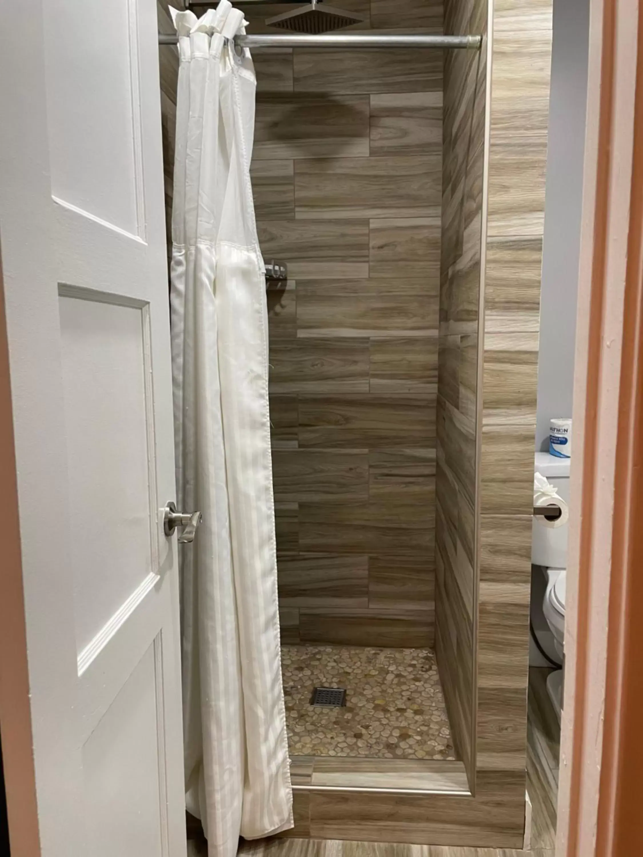 Shower, Bathroom in Howard Johnson by Wyndham Ridgecrest, CA