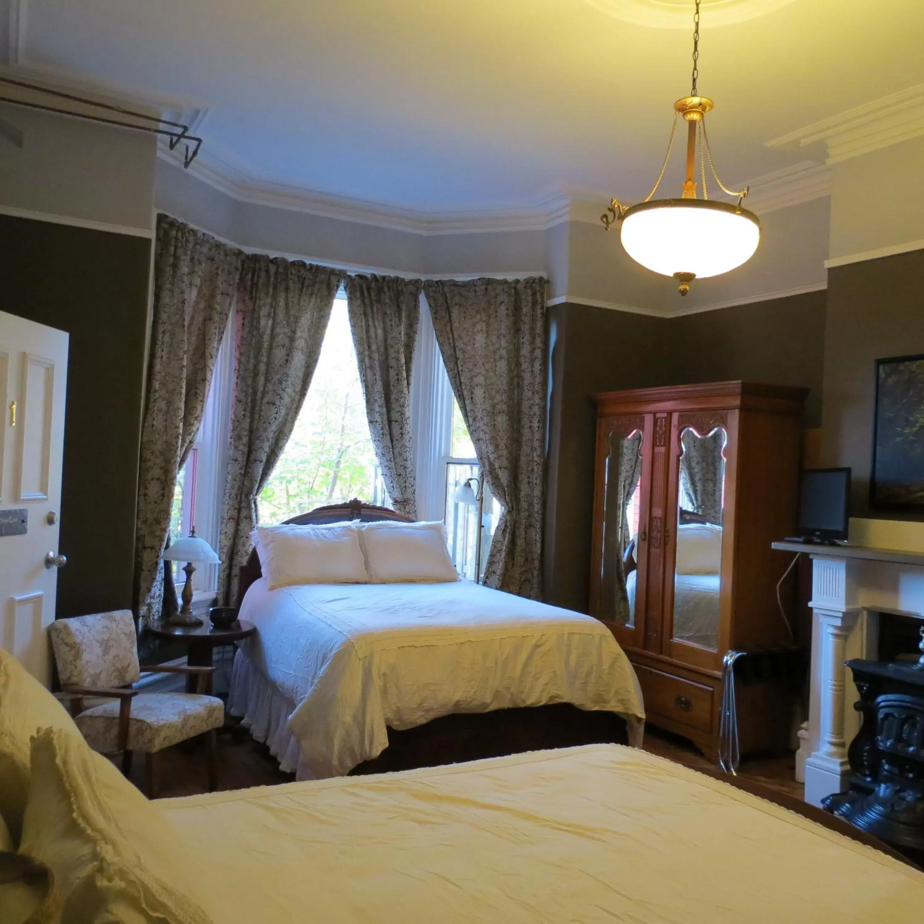 Bedroom, Bed in The Roses Heritage Inn