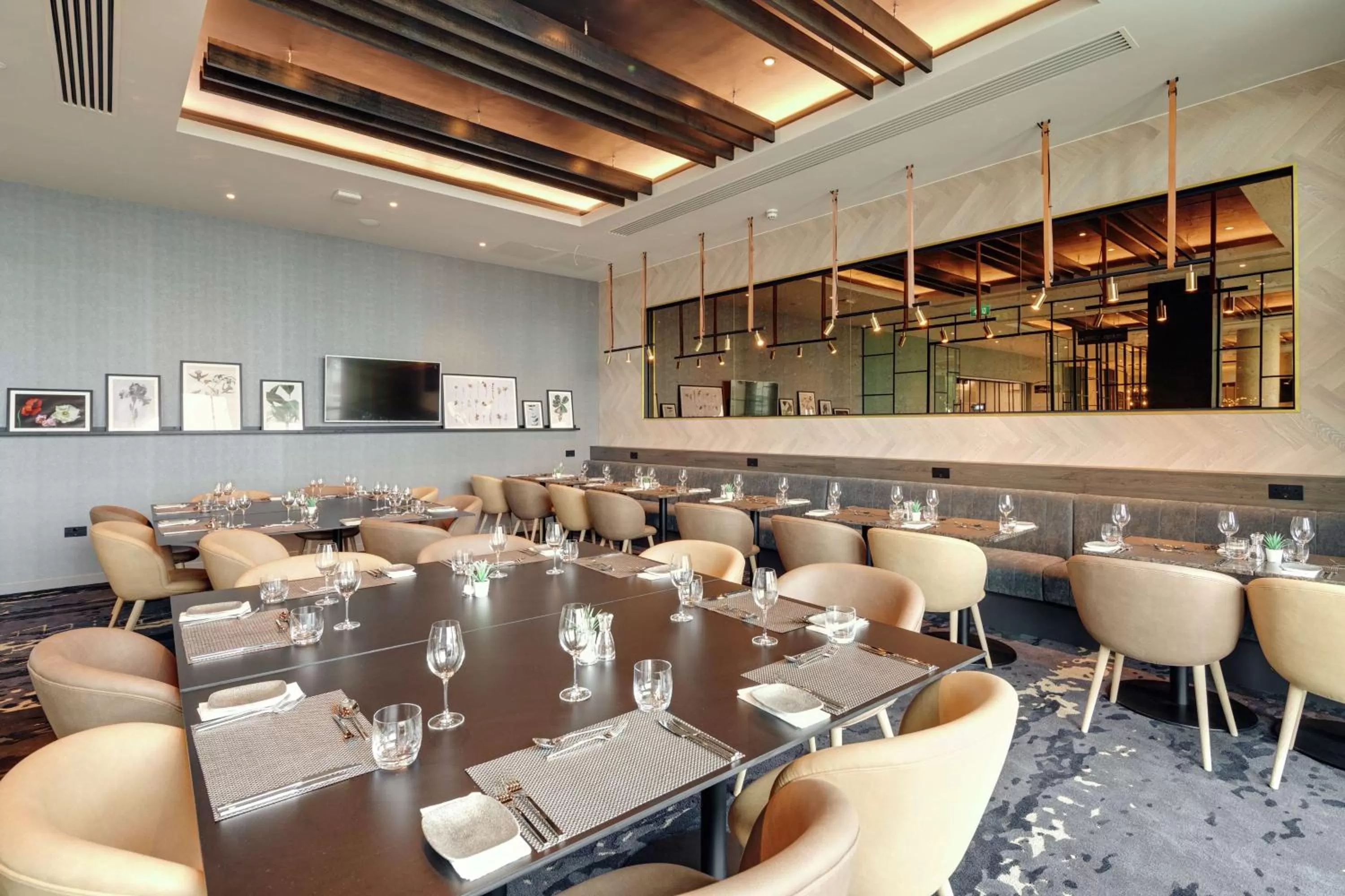 Restaurant/places to eat in Hilton Garden Inn Doncaster Racecourse