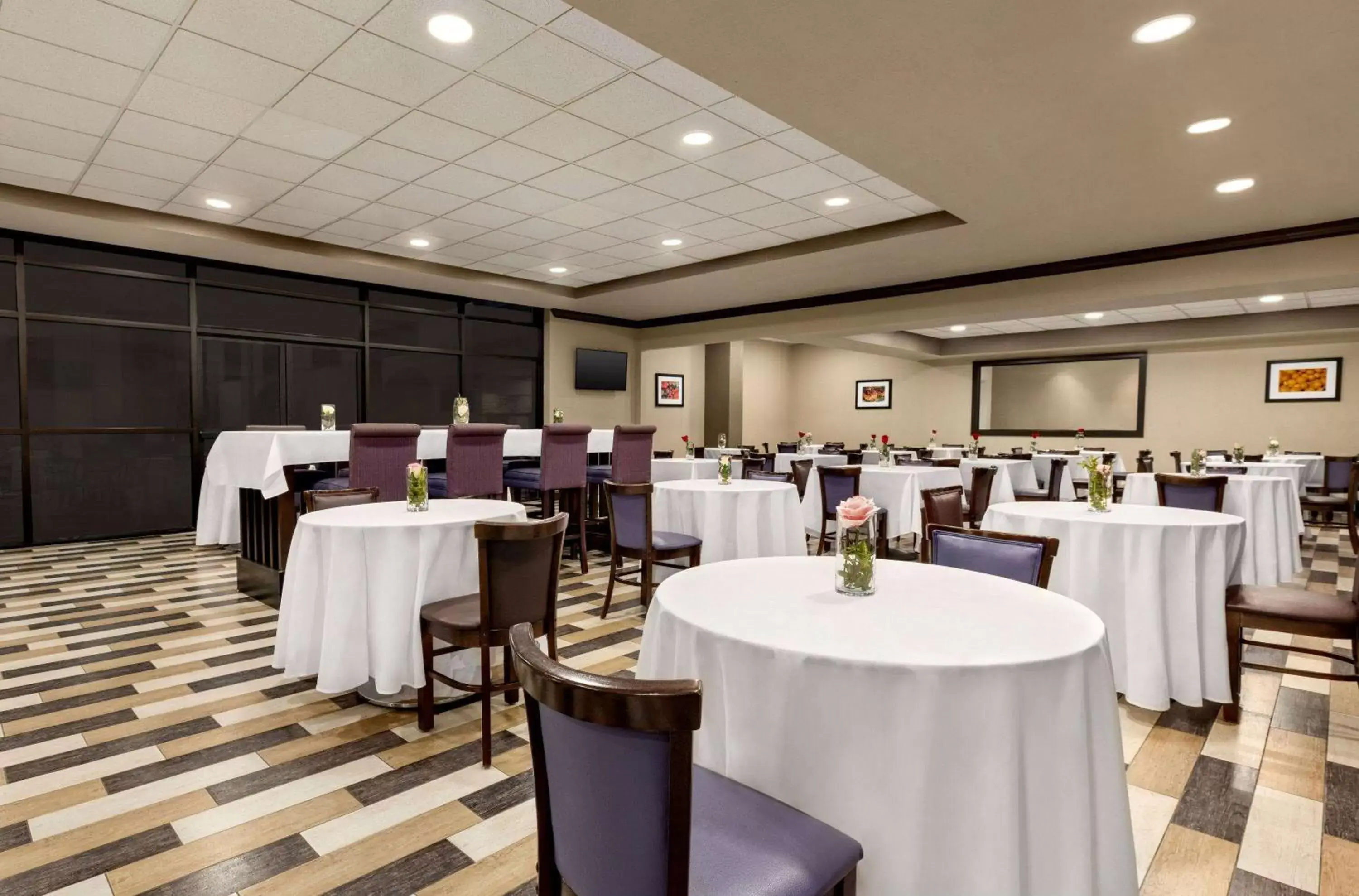 Lounge or bar, Banquet Facilities in IBAN Hotel, Trademark Collection by Wyndham Lounge or bar, Banquet Facilities in IBAN Hotel, Trademark Collection by Wyndham