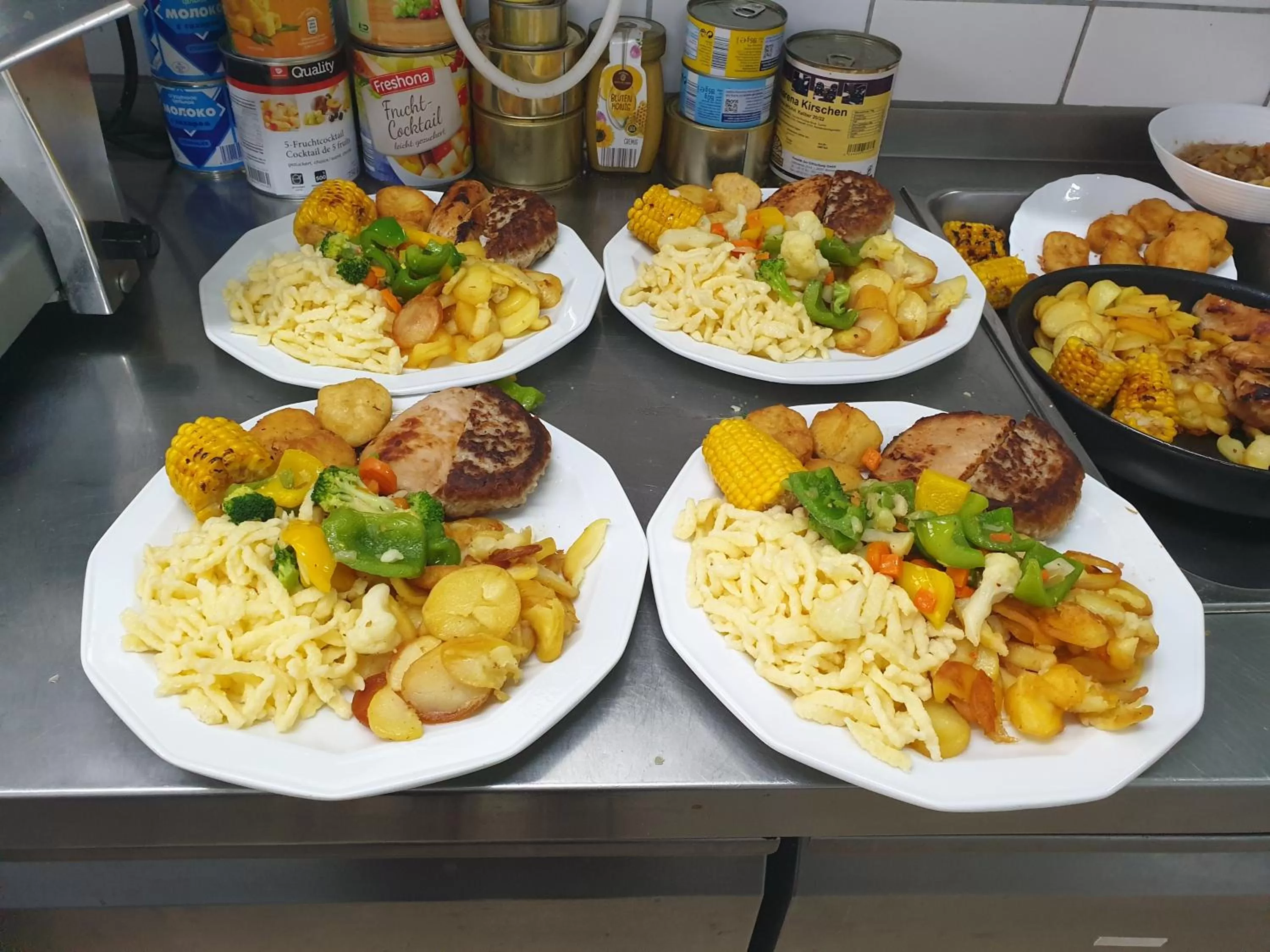 Restaurant/places to eat in Hotel Kick