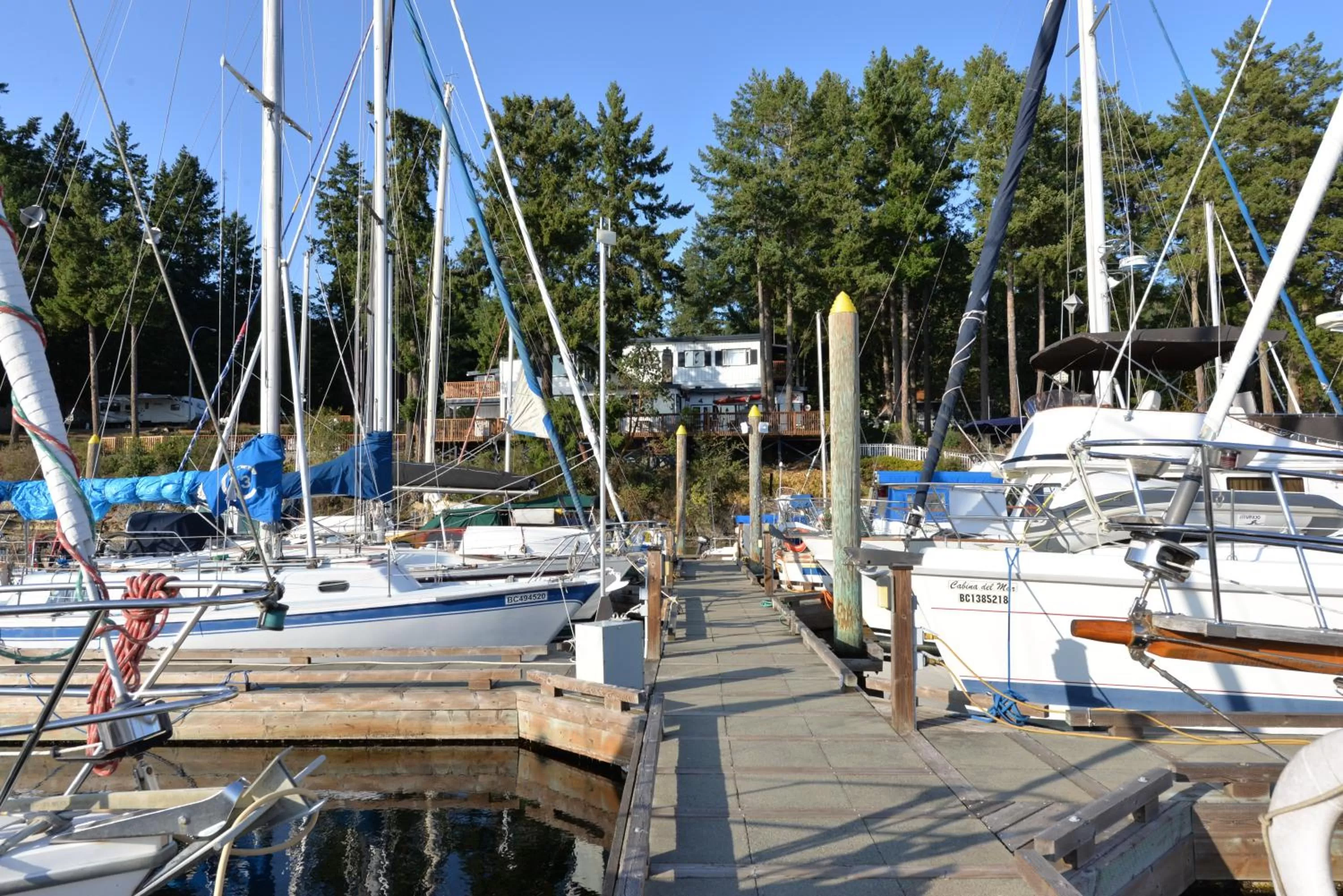 Property building in Raven Point Inn