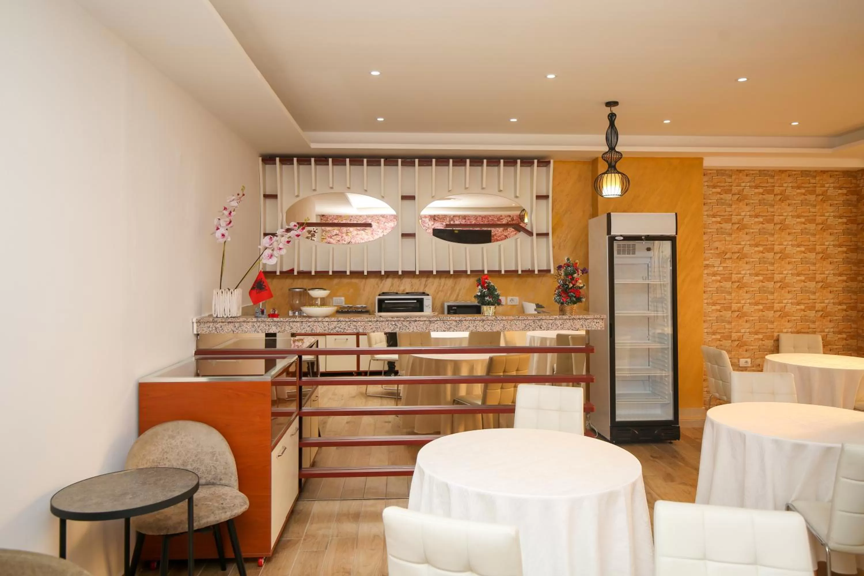 Restaurant/places to eat in Noar Boutique Hotel