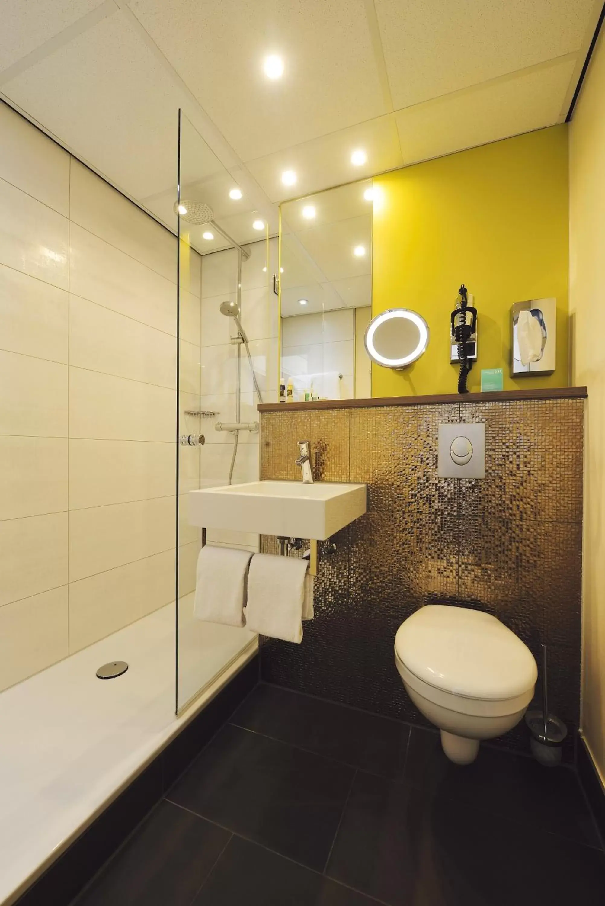 Bathroom in Mercure Hotel Groningen Martiniplaza Bathroom in Mercure Hotel Groningen Martiniplaza