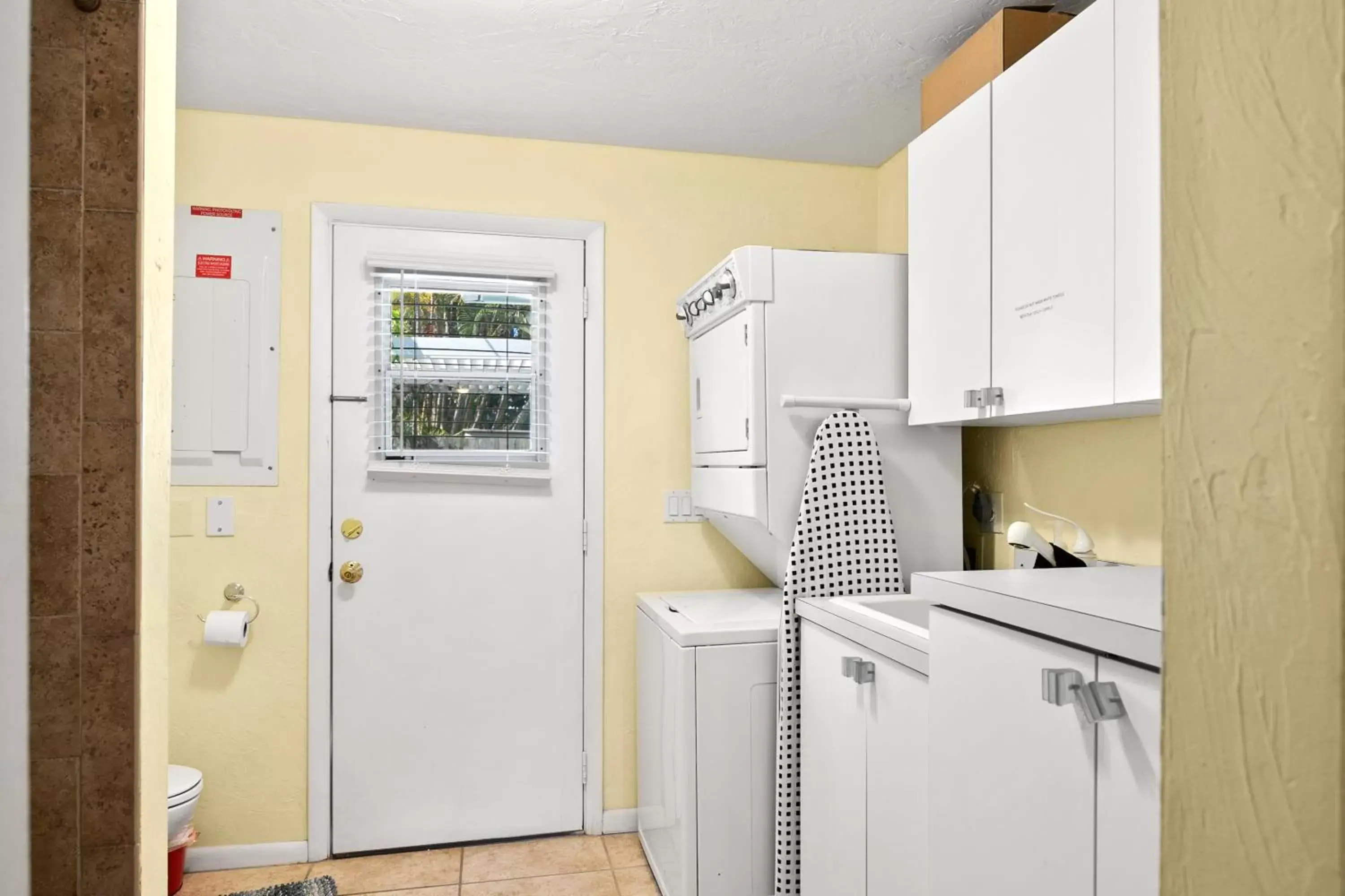 Kitchen/Kitchenette in The Ringling Beach House