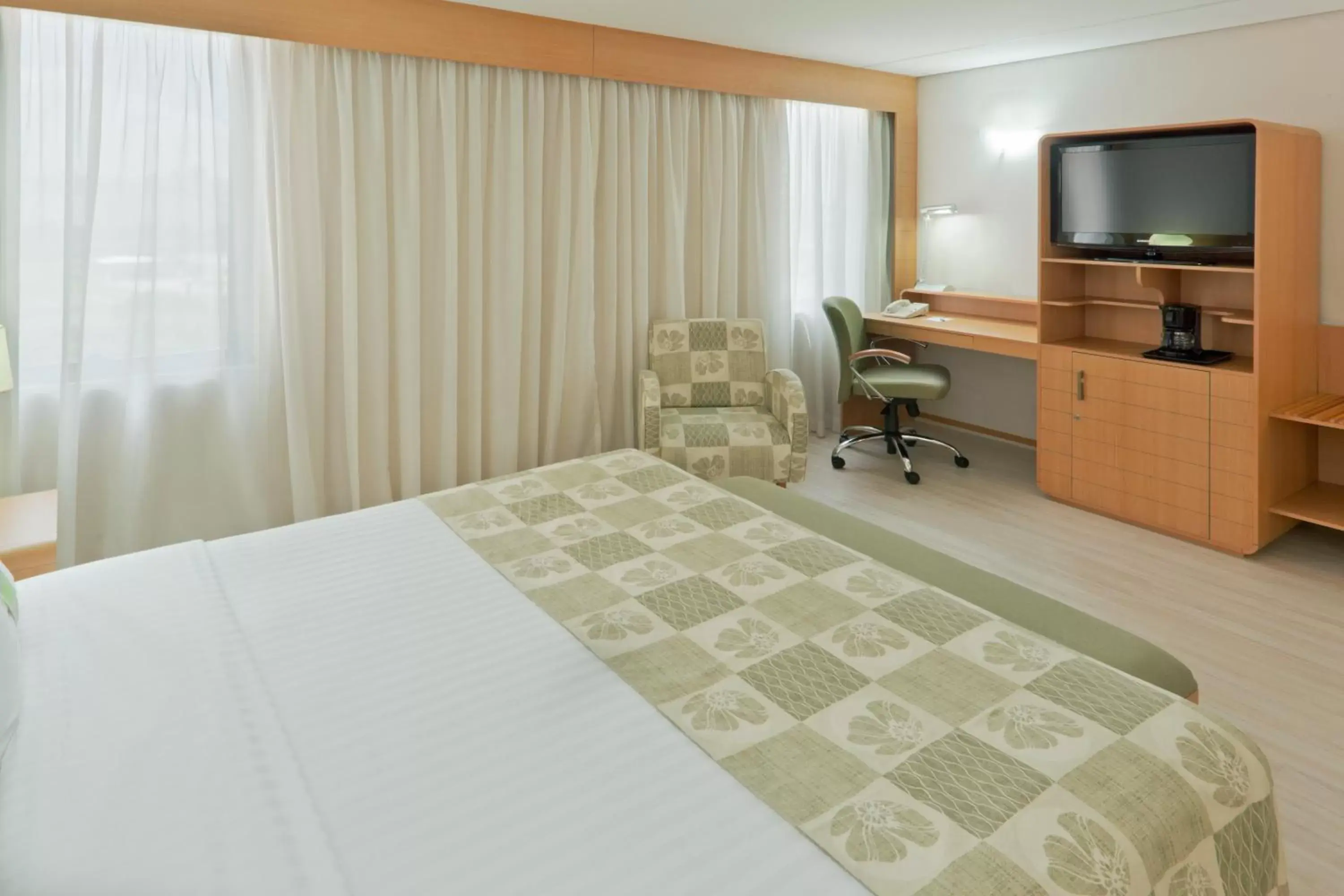 Photo of the whole room, Bed in Holiday Inn Parque Anhembi, an IHG Hotel