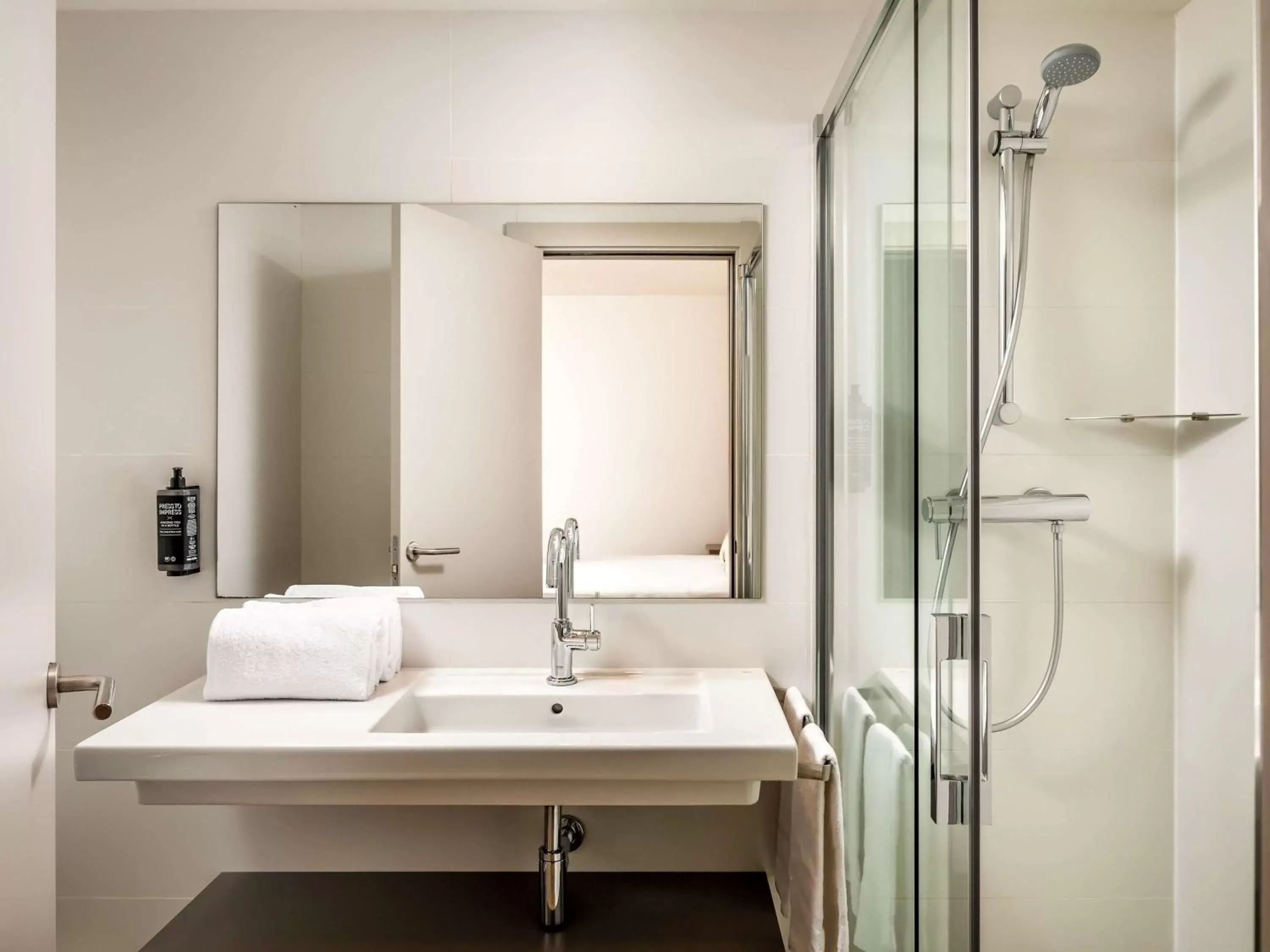 Bedroom, Bathroom in ibis Styles Barcelona Centre