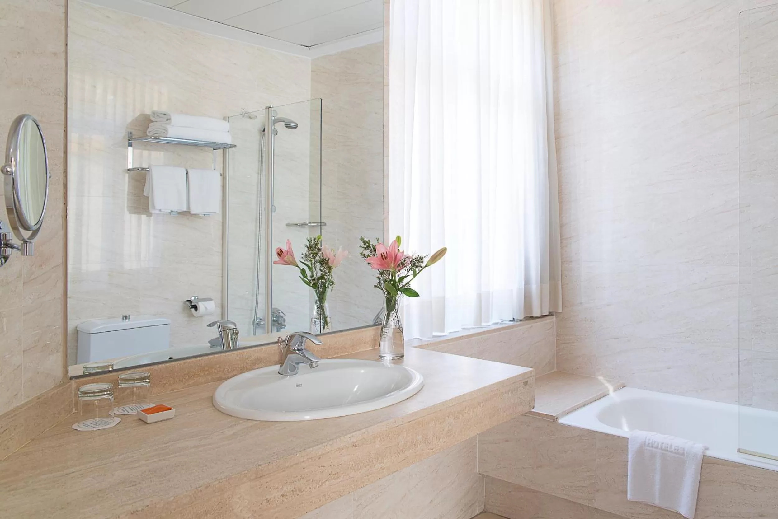 Bathroom in Hotel Inglaterra