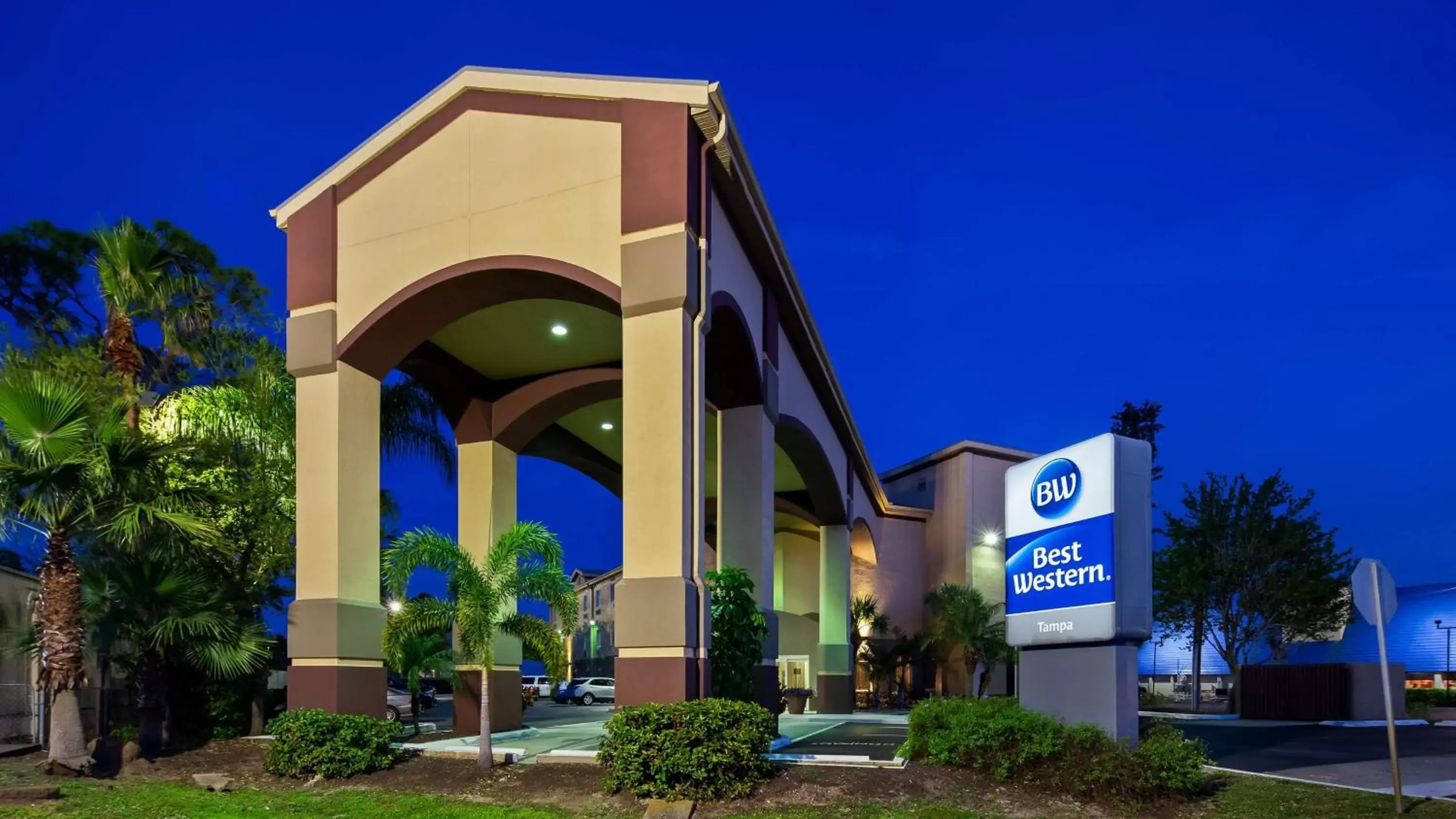 Property building in Best Western Tampa