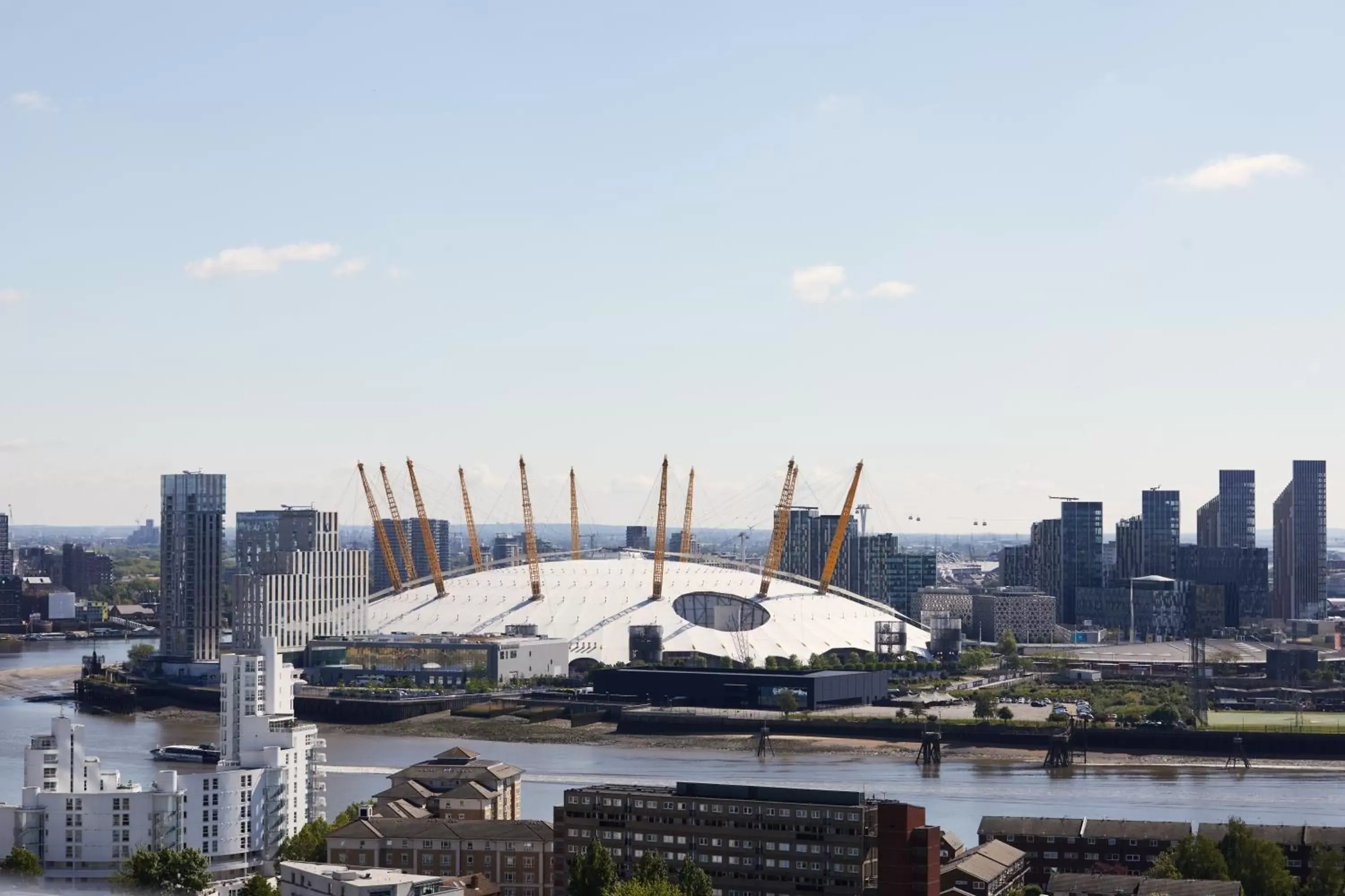 Landmark view in ARK Canary Wharf Landmark view in ARK Canary Wharf
