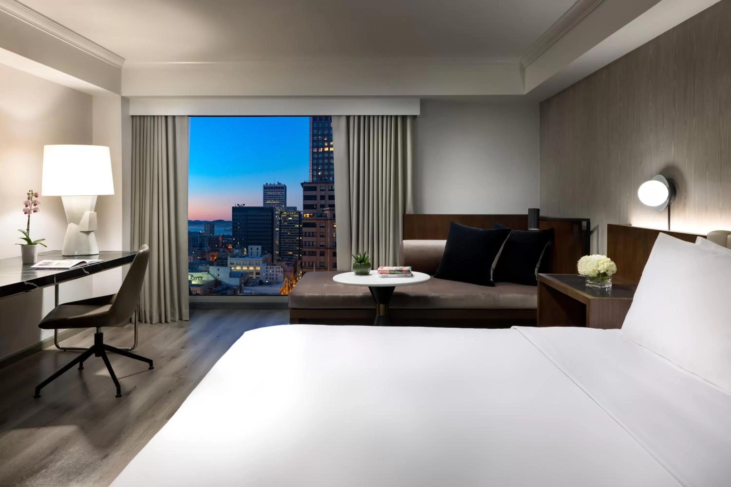 Photo of the whole room, Bed in Hyatt Regency San Francisco Downtown SOMA