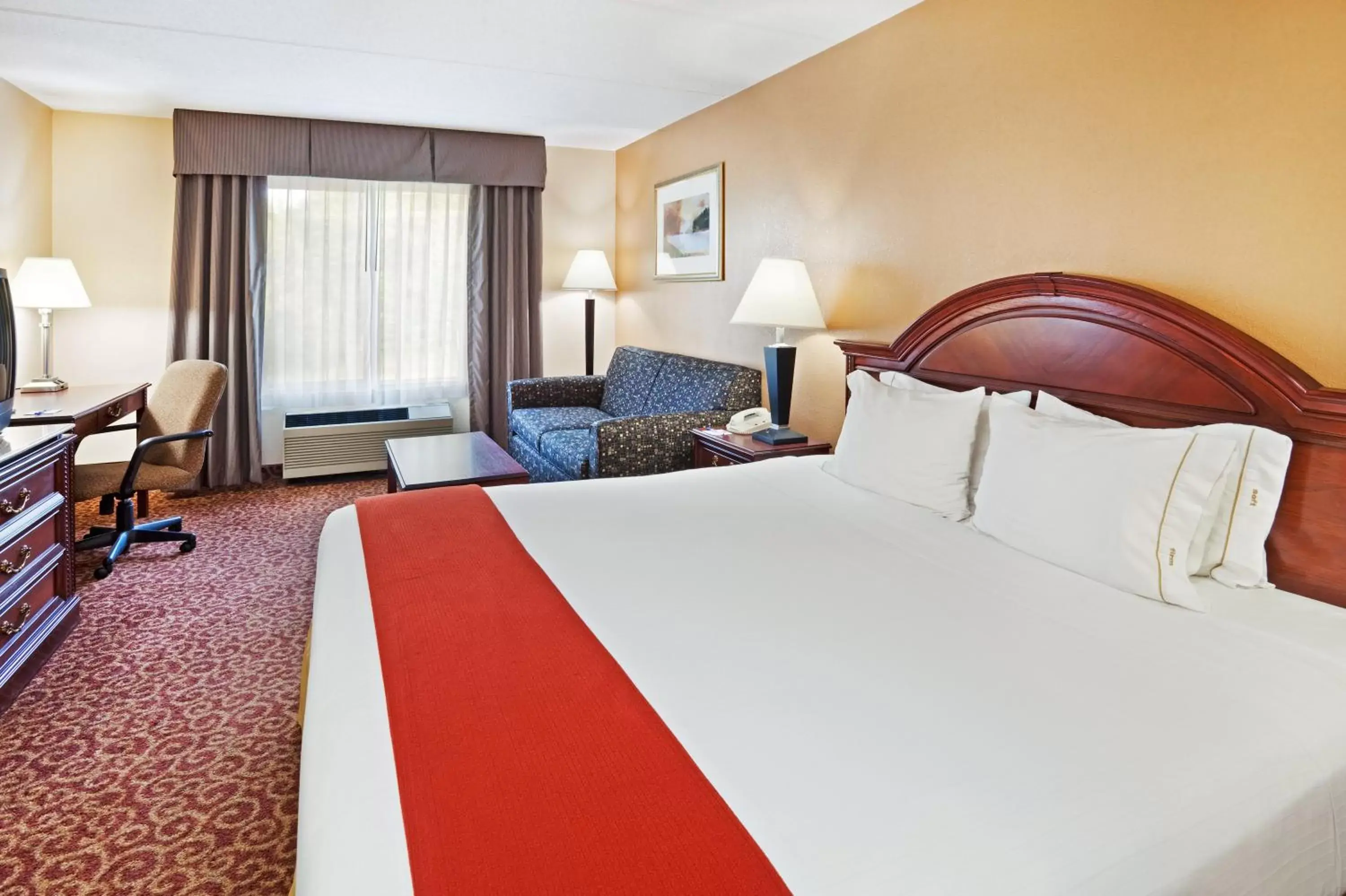 Photo of the whole room, Bed in Holiday Inn Express & Suites Kings Mountain - Shelby Area, an IHG Hotel