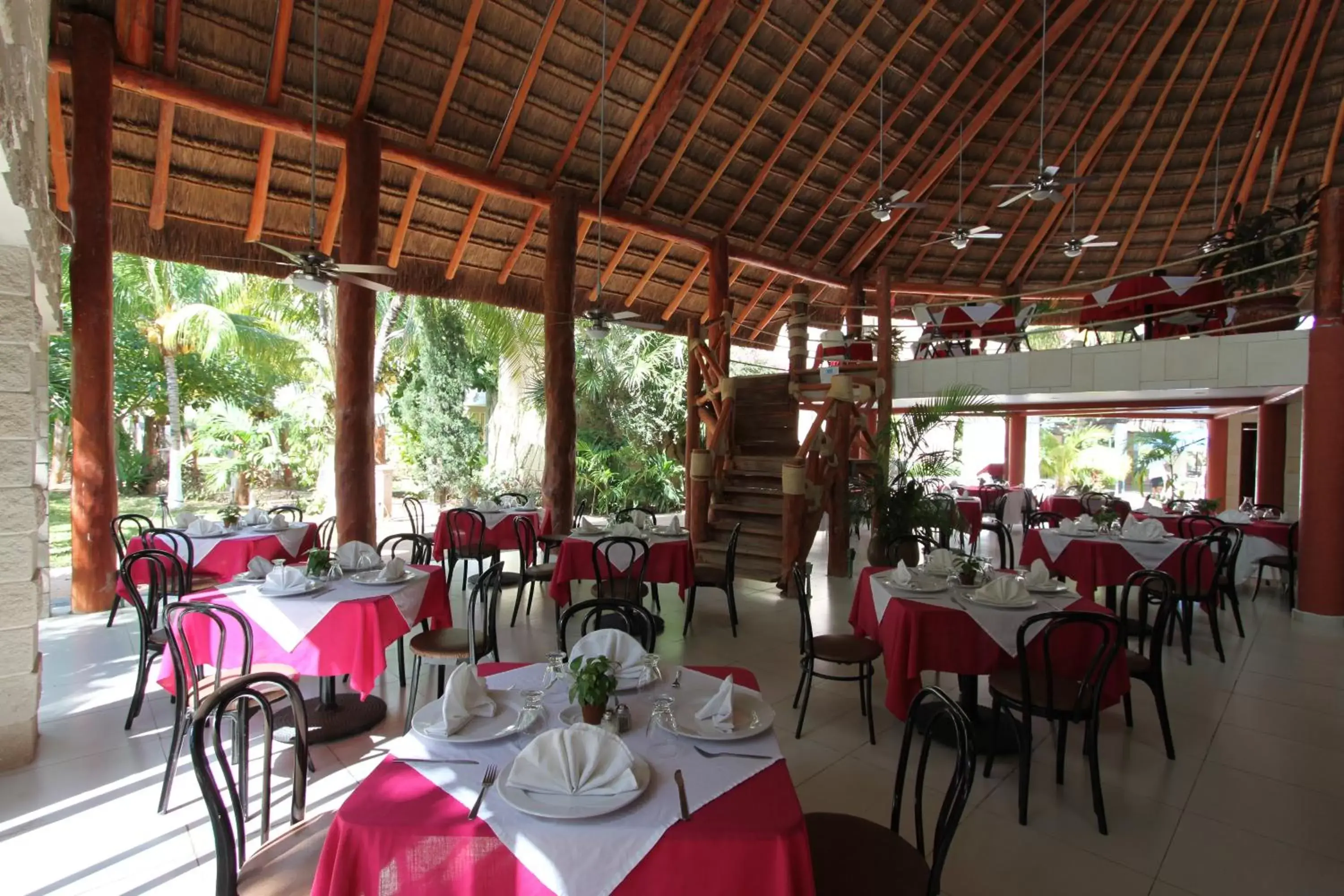 Restaurant/Places to Eat in Hotel Plaza Caribe