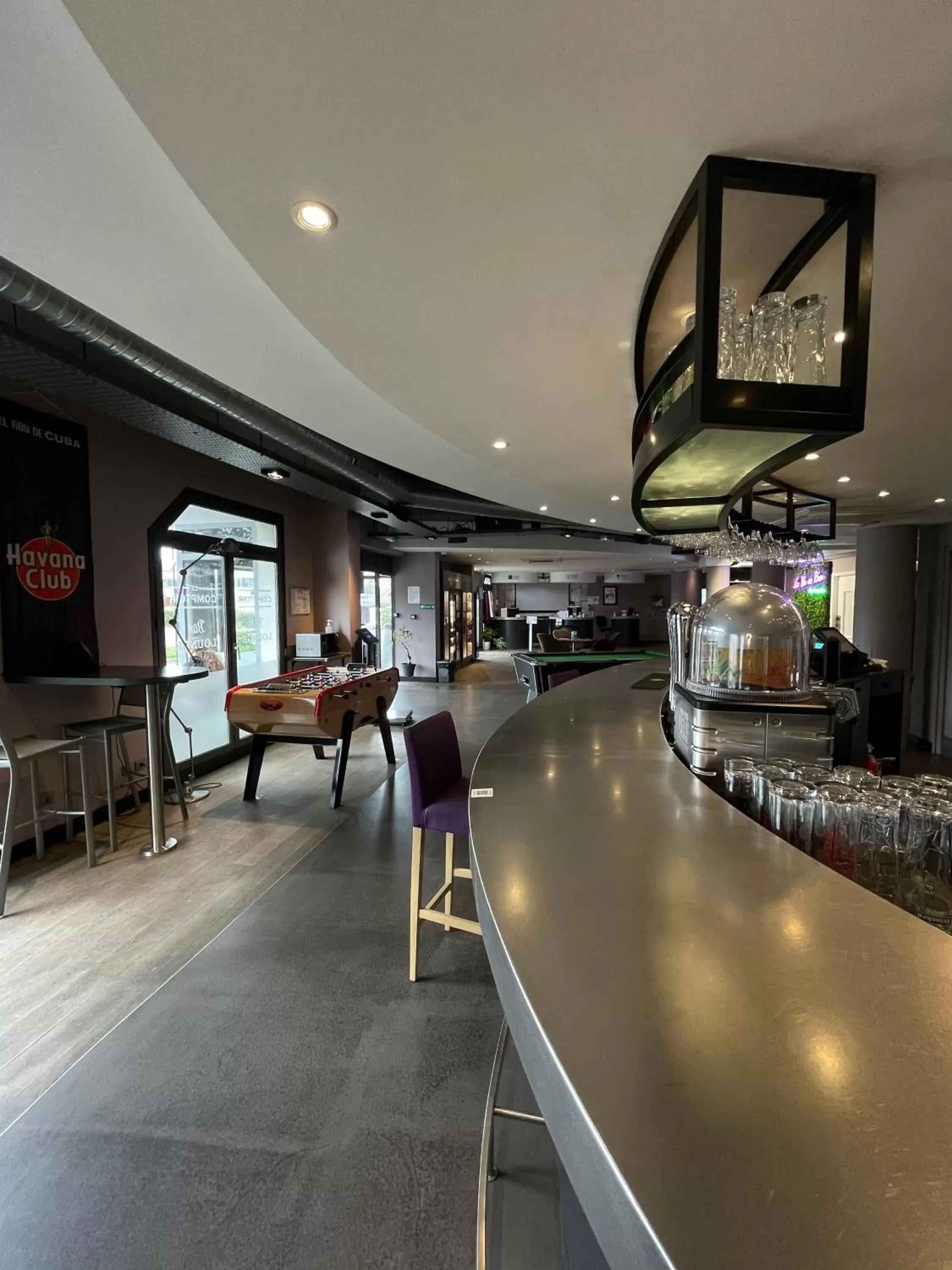 Lounge or bar, Restaurant/Places to Eat in Campanile Blanc-Mesnil