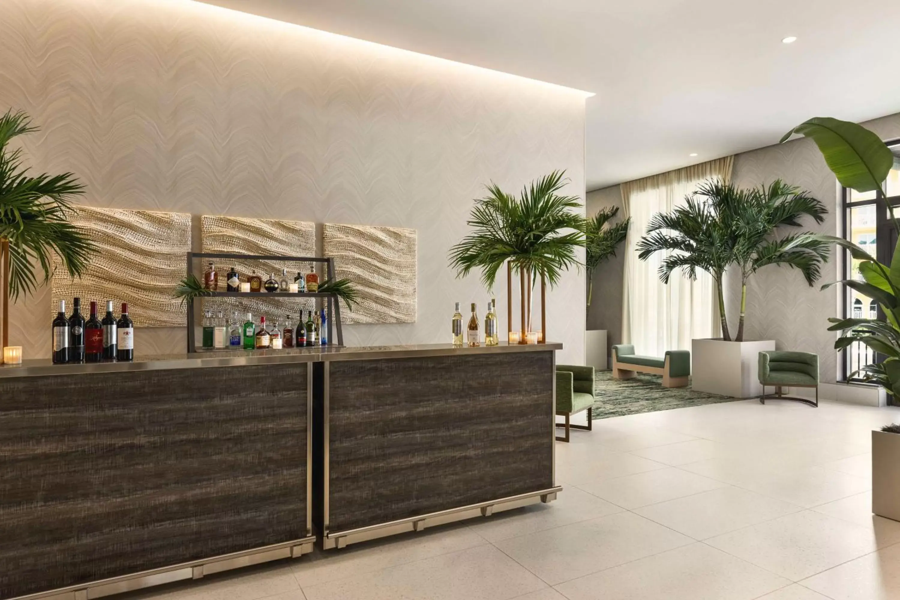 Lounge or bar, Lobby/Reception in Embassy Suites By Hilton Panama City Beach Resort