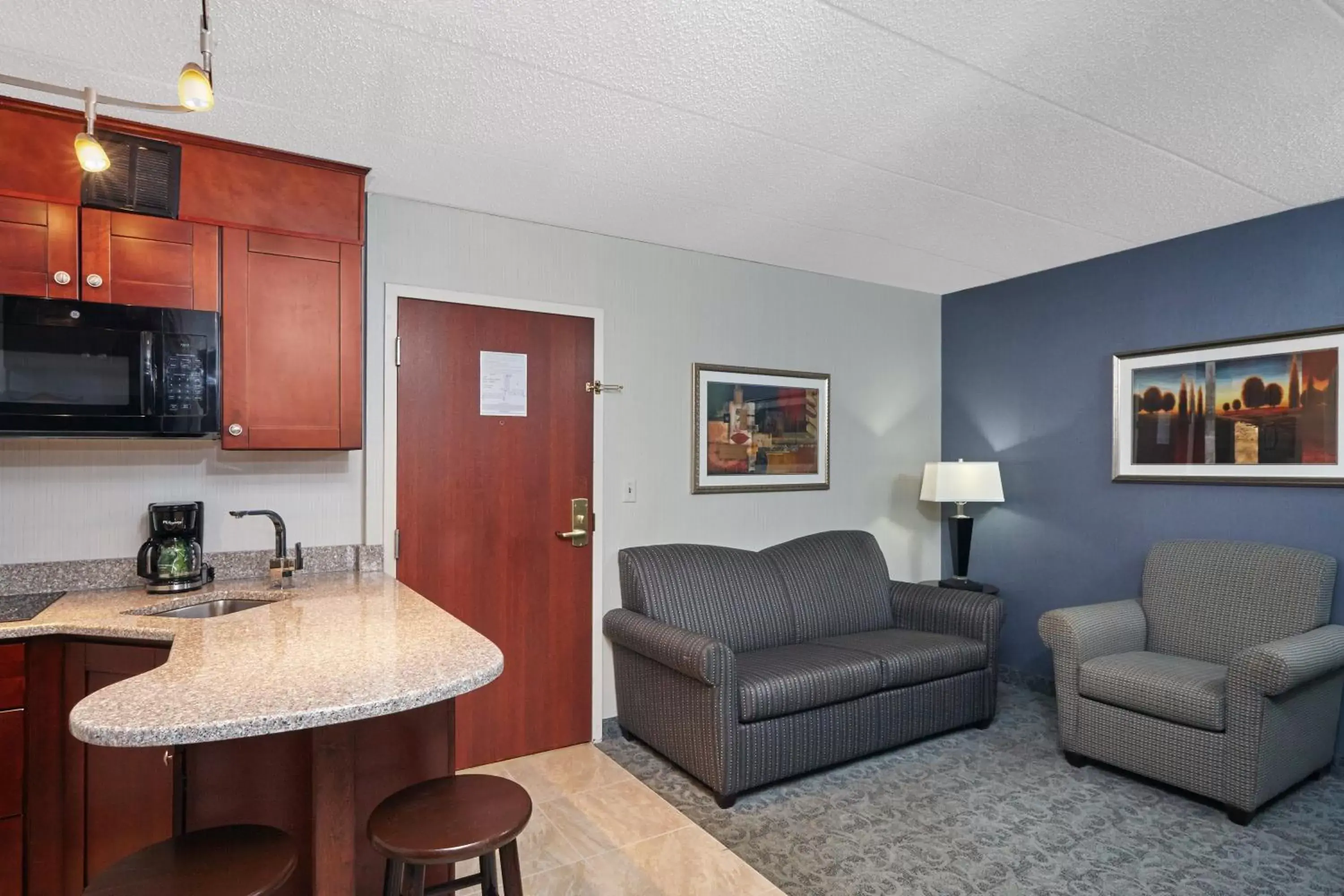 Photo of the whole room, Seating Area in Holiday Inn & Suites Chicago-Carol Stream Wheaton, an IHG Hotel