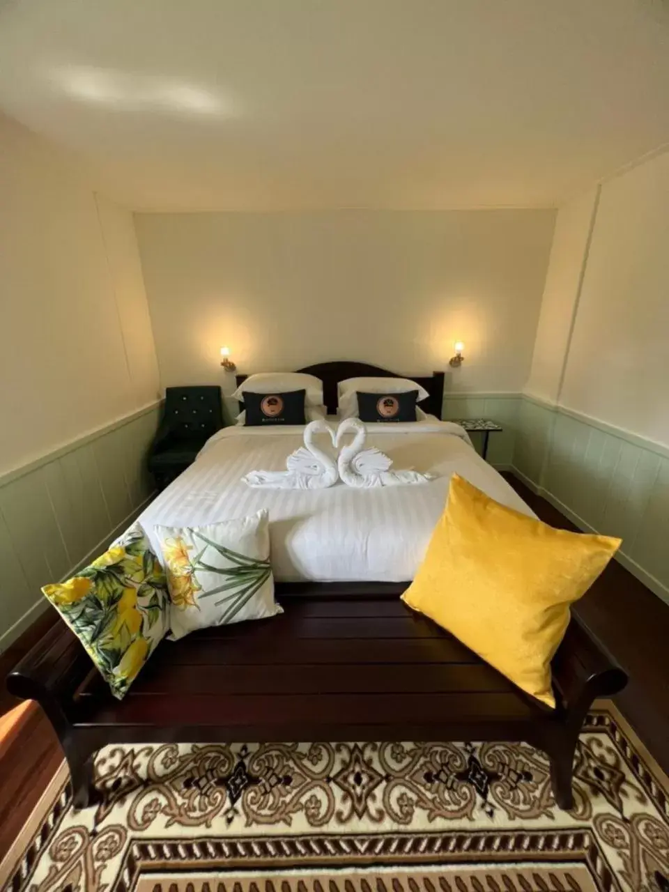 Superior Suite in RoomQuest Rim Praya Dinsor Road Superior Suite in RoomQuest Rim Praya Dinsor Road