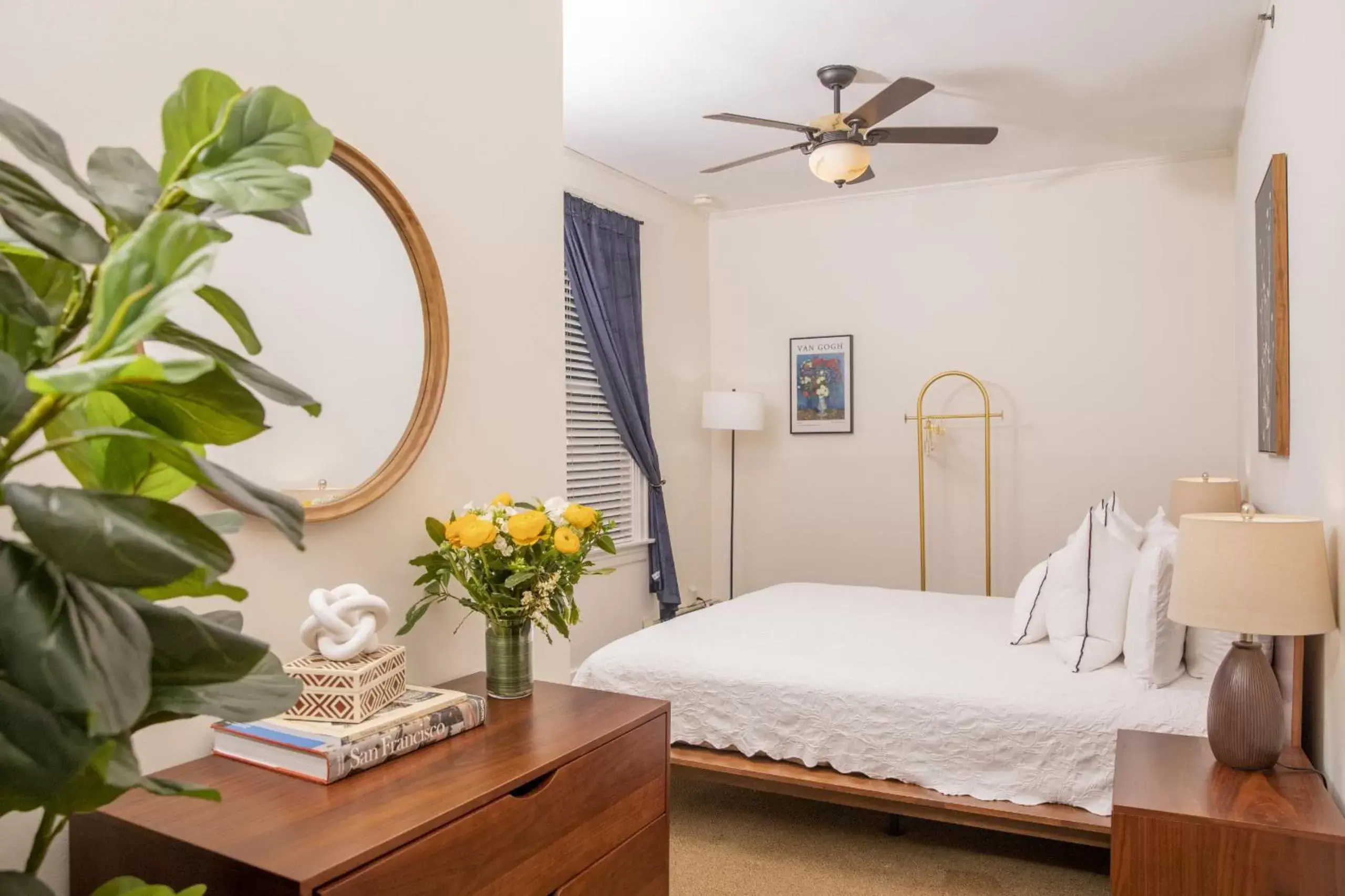 Bedroom, Bed in Washington Square Inn