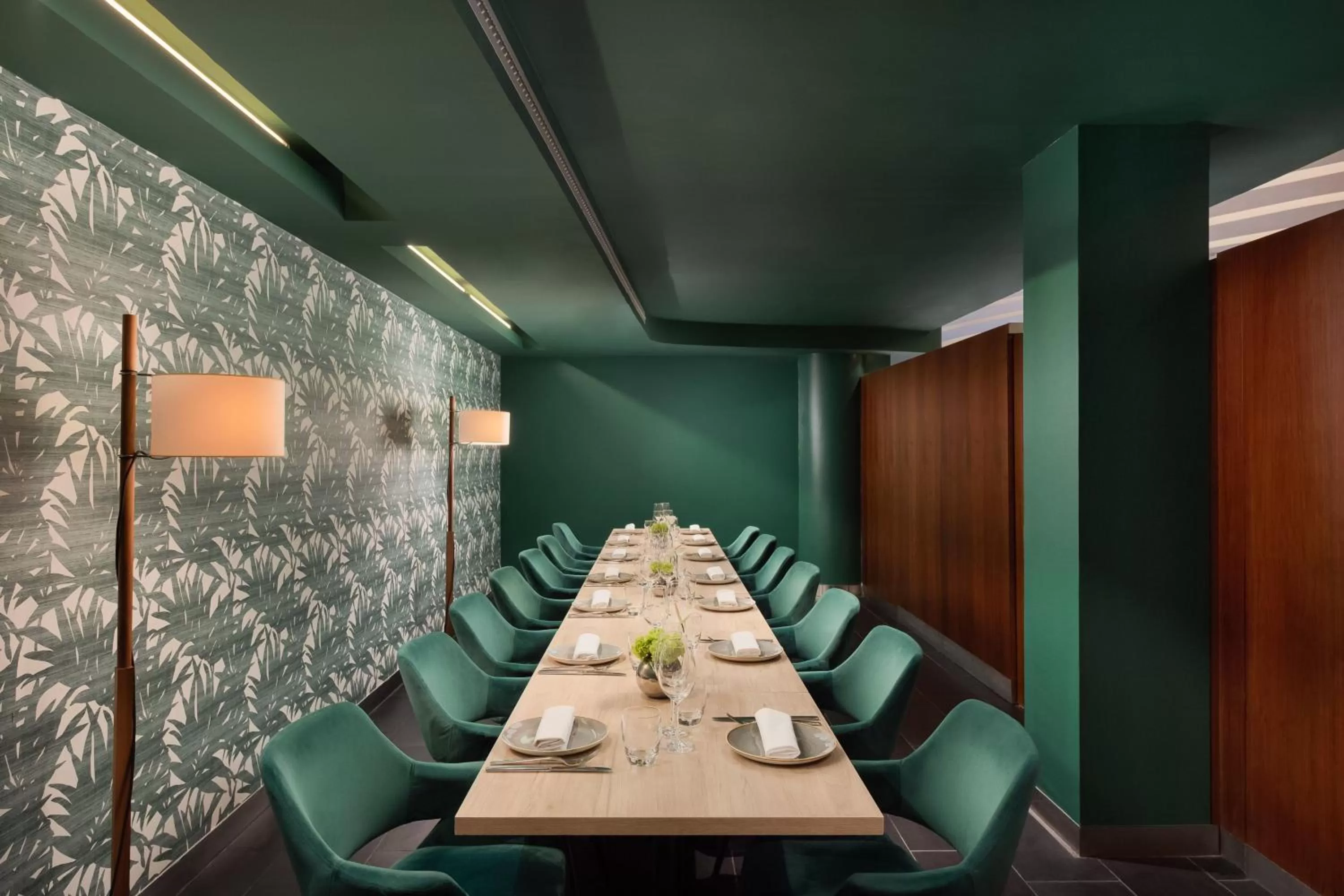 Restaurant/places to eat in Le Meridien Barcelona