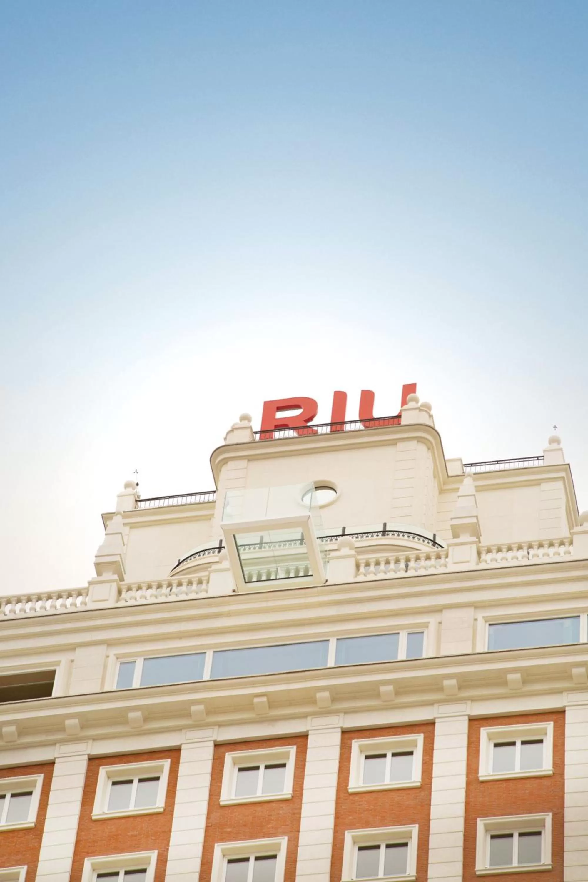 Property building in Riu Plaza España