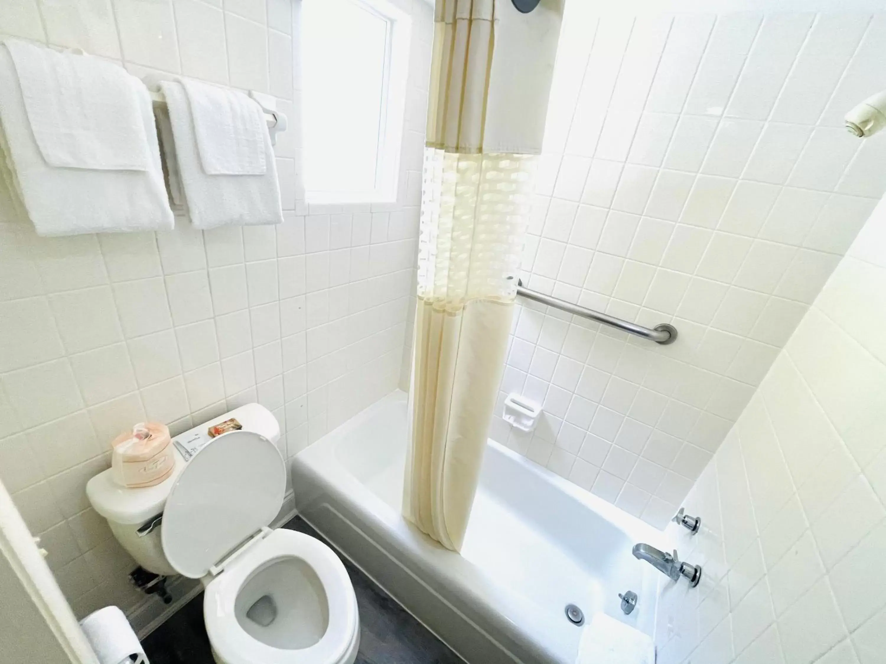 Toilet, Bathroom in Relax Inn - Perry
