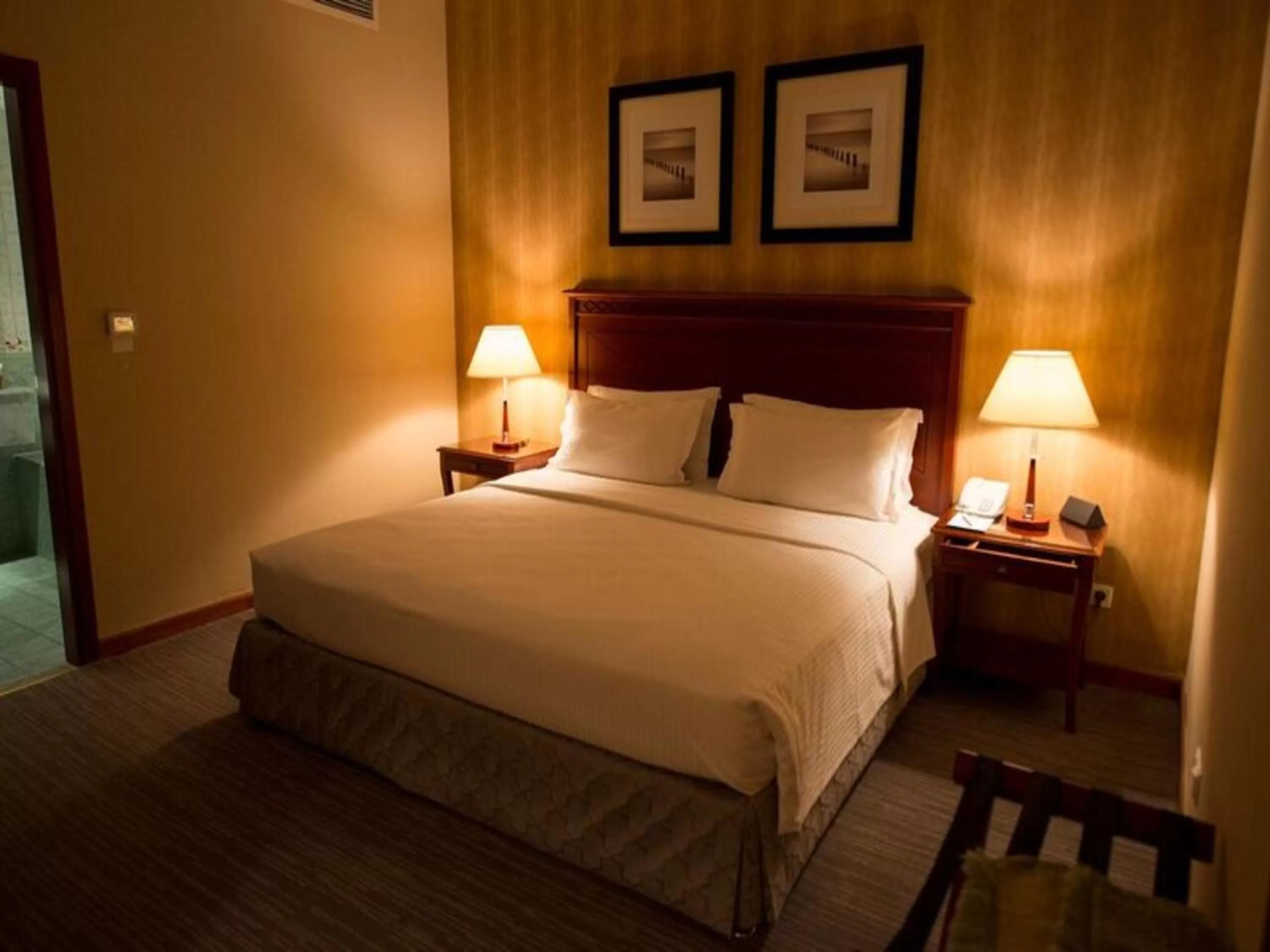 Bedroom, Bed in Executives Hotel - Olaya