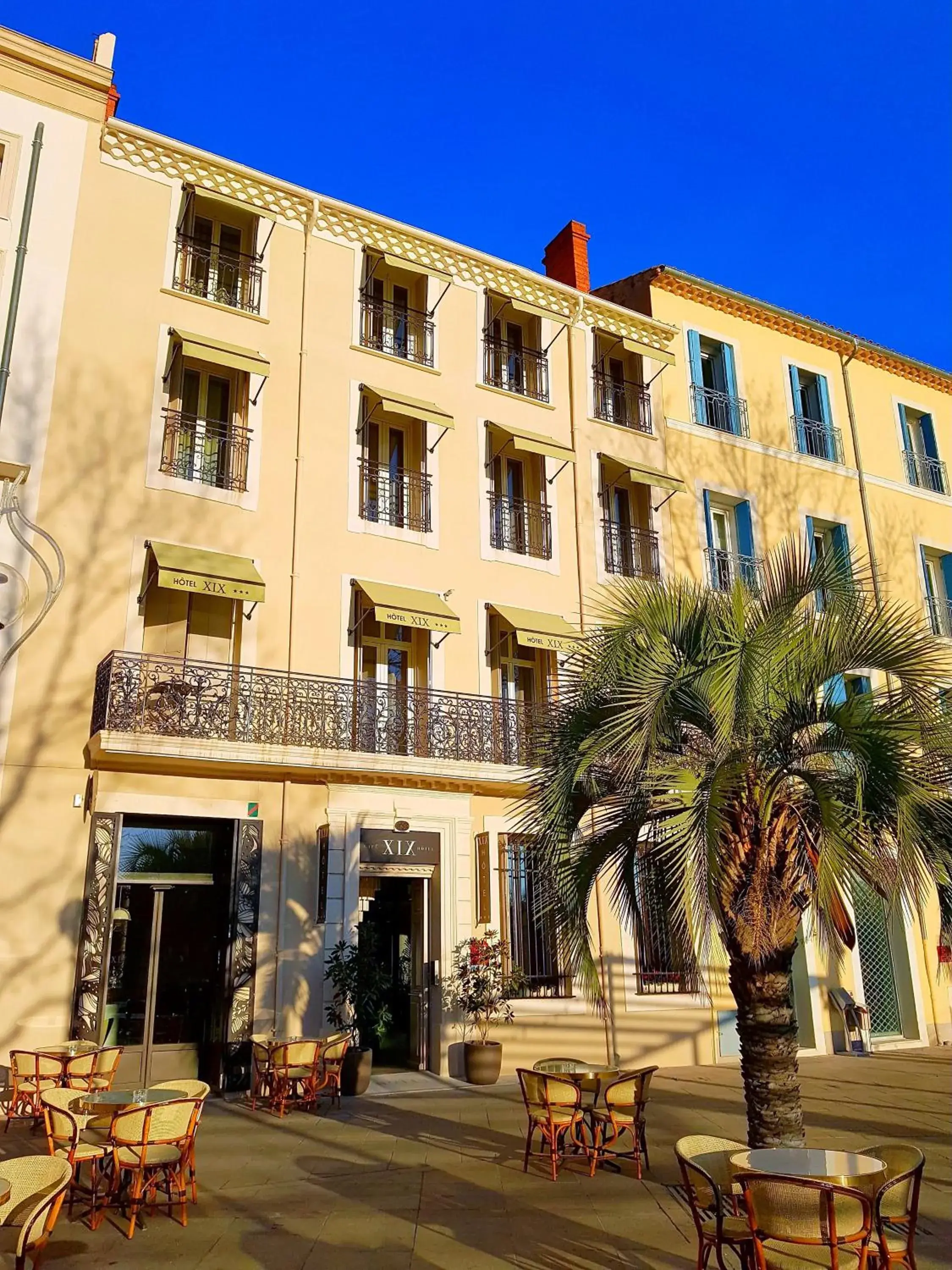 Patio, Property Building in Hôtel le XIX