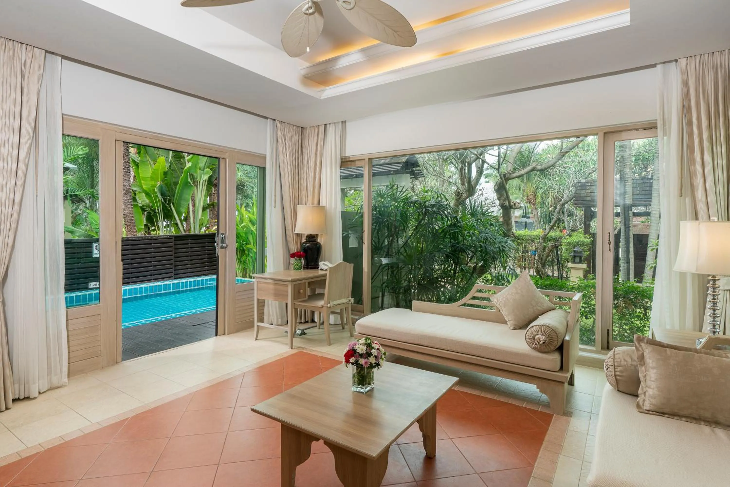 Living room in Ravindra Beach Resort & Spa - SHA Extra Plus