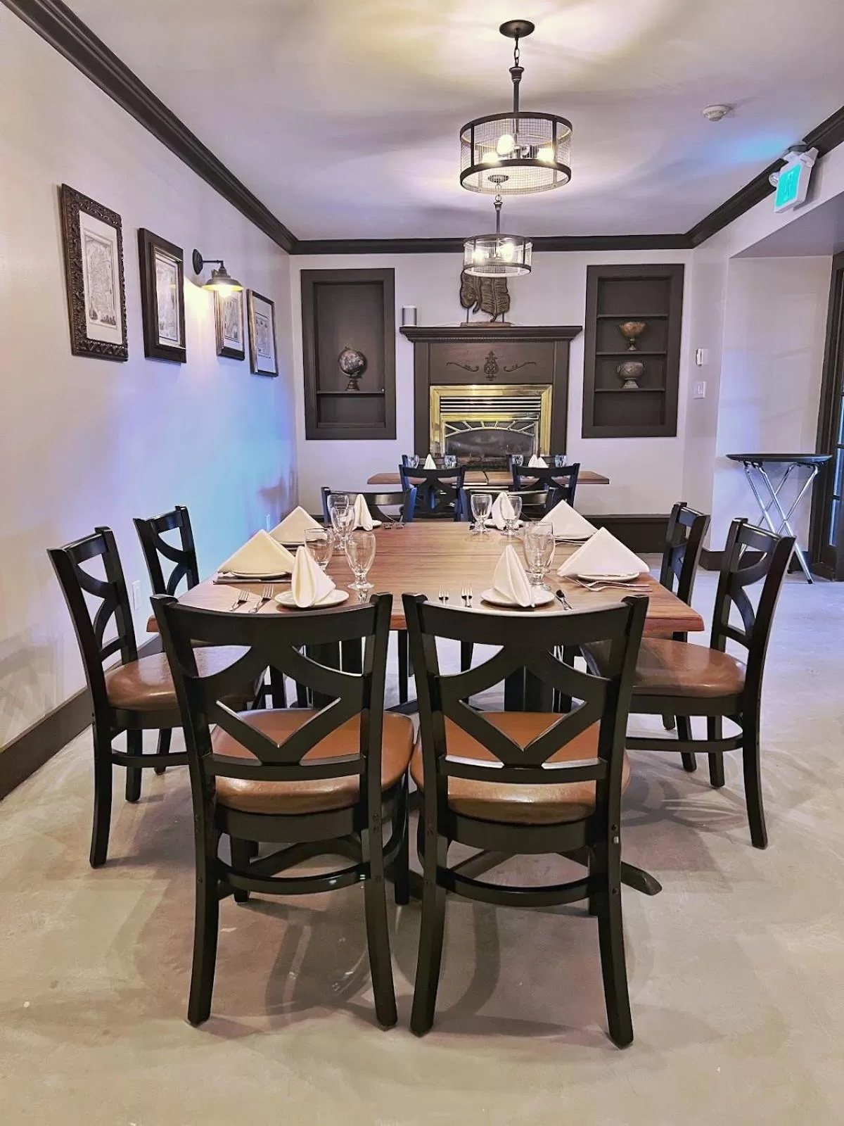 Restaurant/places to eat in Inn at the Falls