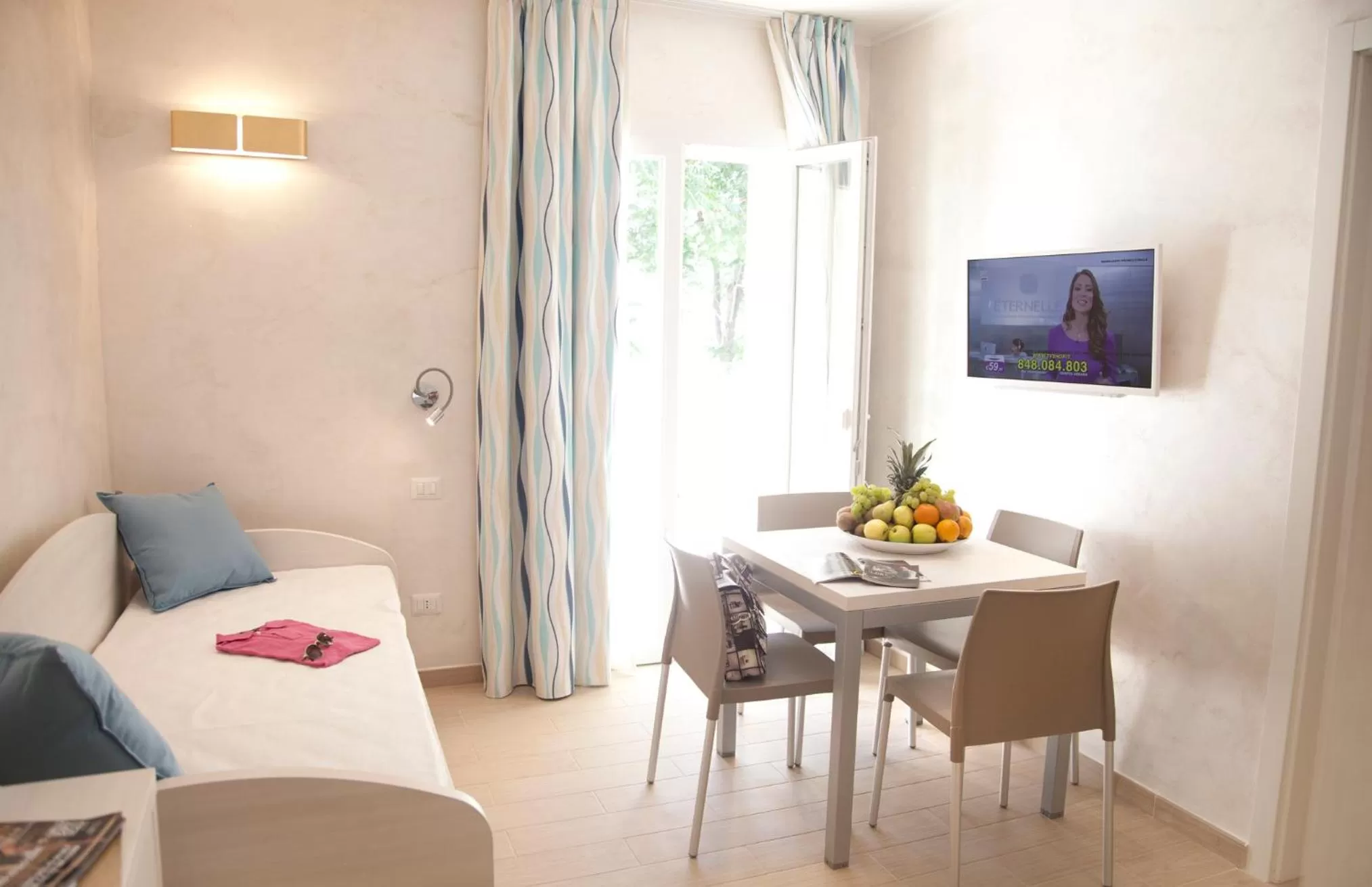 Living room, TV/Entertainment Center in Marina Beach Suite Hotel