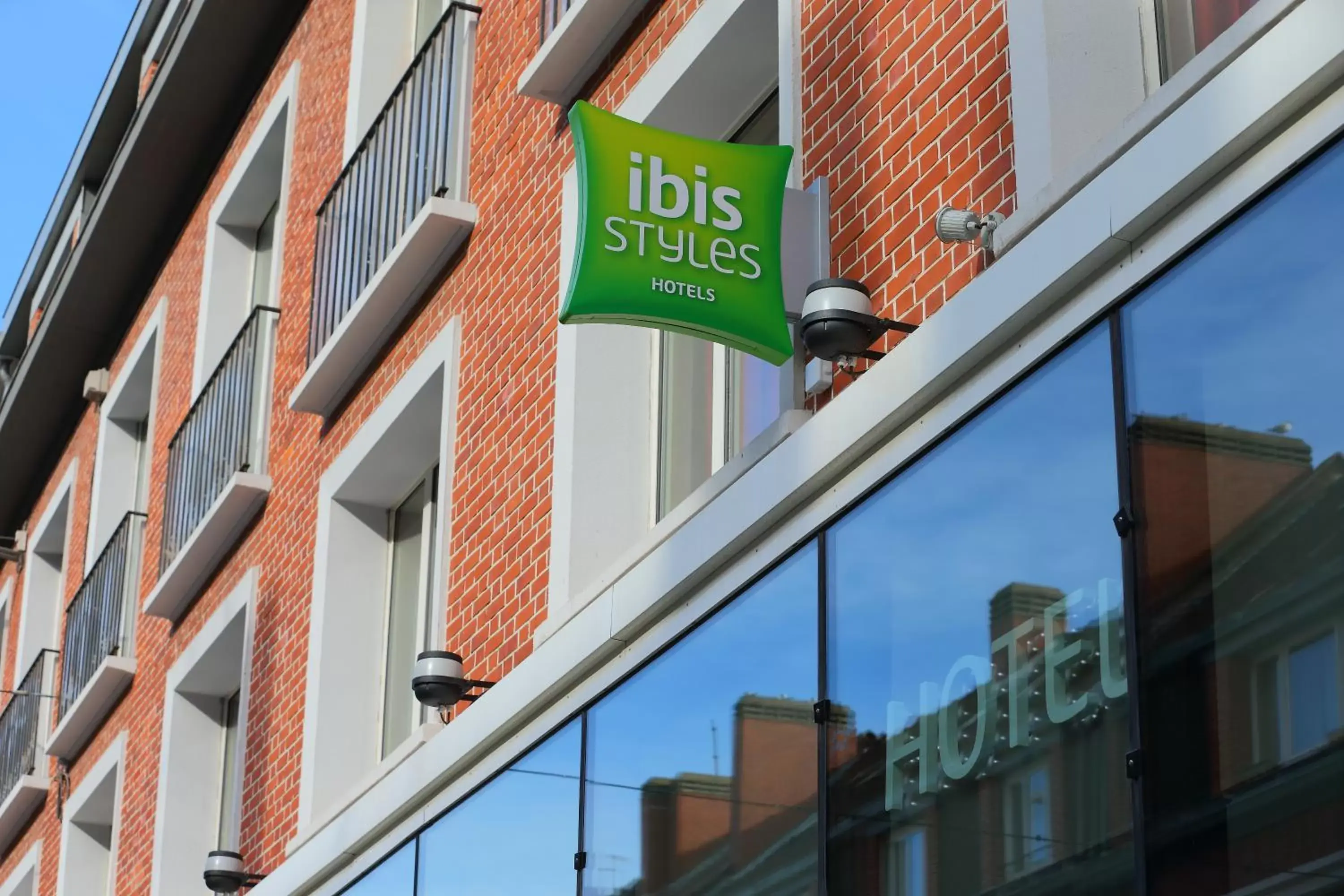 Facade/entrance, Property Building in ibis Styles Calais Centre