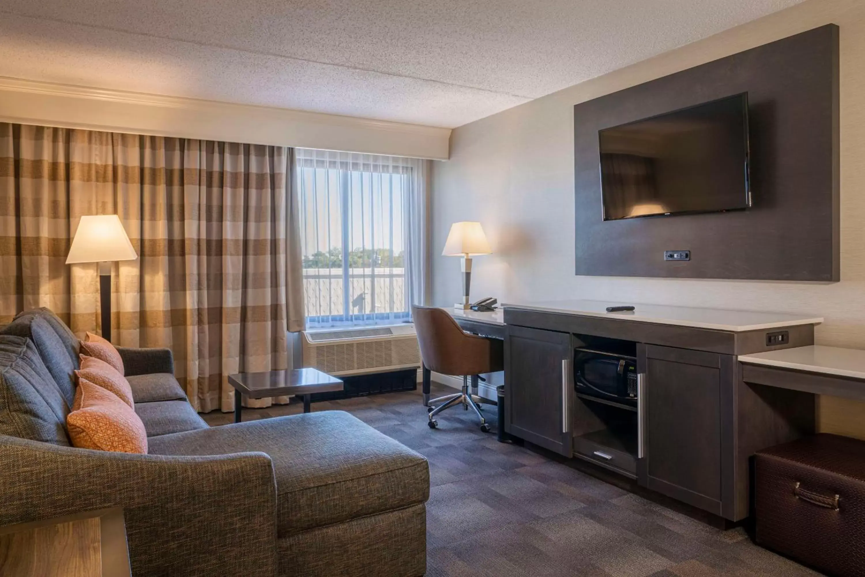 Living room in Hampton Inn Carlstadt At The Meadowlands Living room in Hampton Inn Carlstadt At The Meadowlands