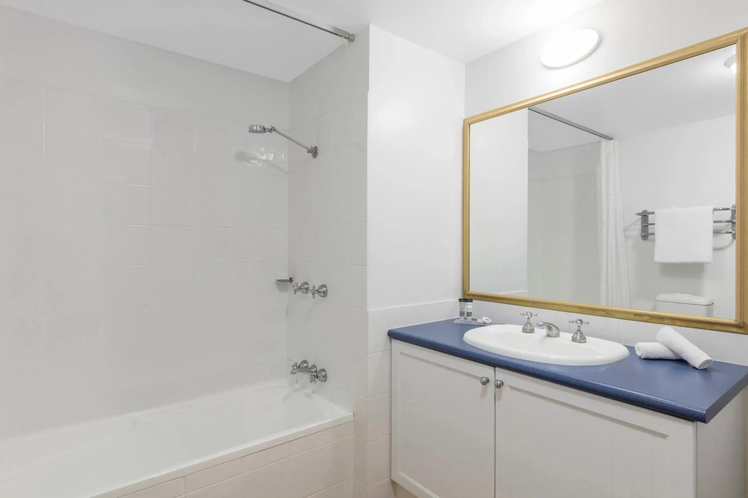 Bathroom in Oaks Gold Coast Calypso Plaza Suites