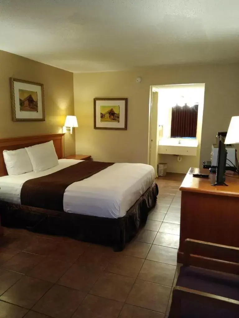 Bed in Knights Inn San Antonio near Frost Bank Center Bed in Knights Inn San Antonio near Frost Bank Center