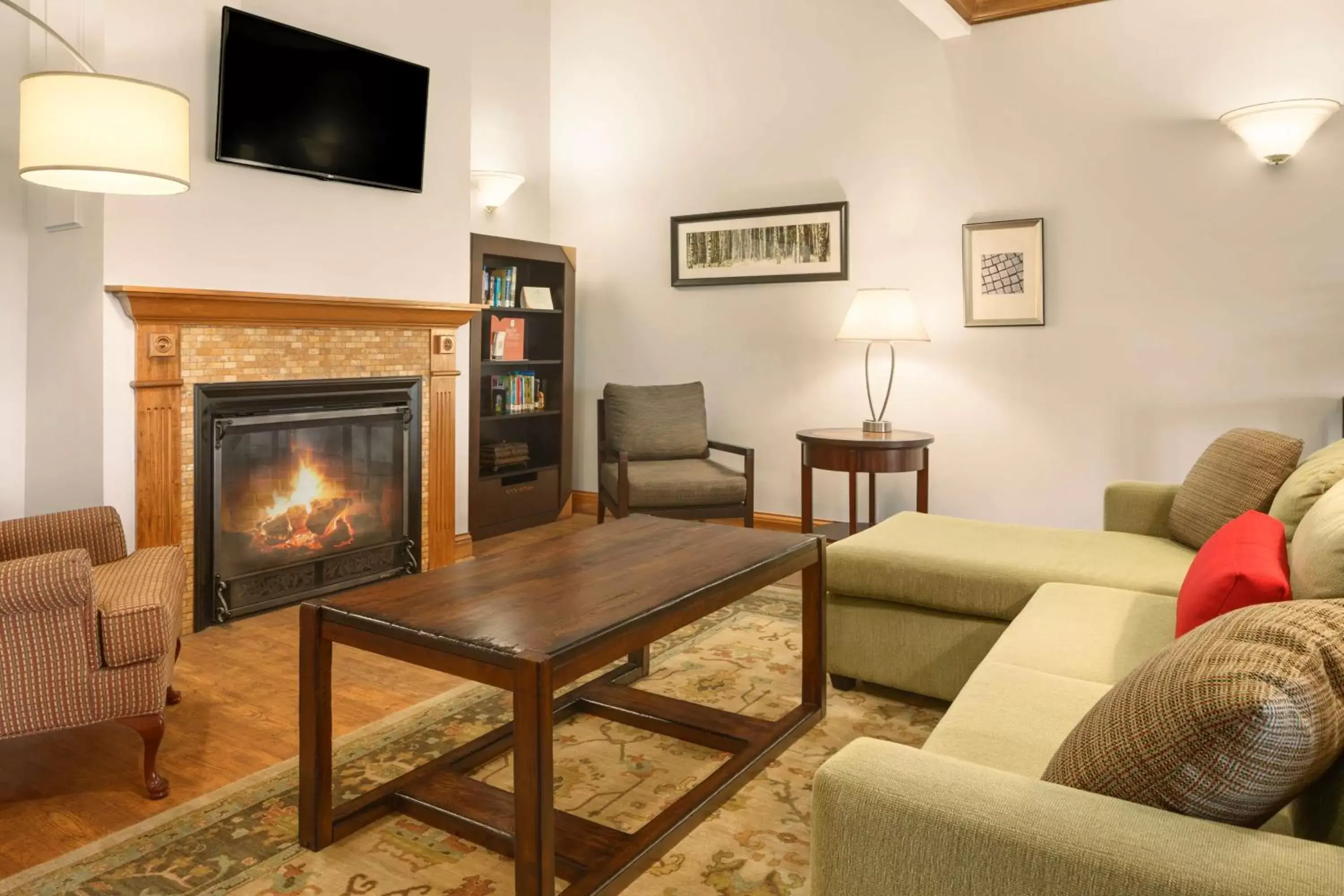 Lobby or reception, TV/Entertainment Center in Country Inn & Suites by Radisson, Findlay, OH