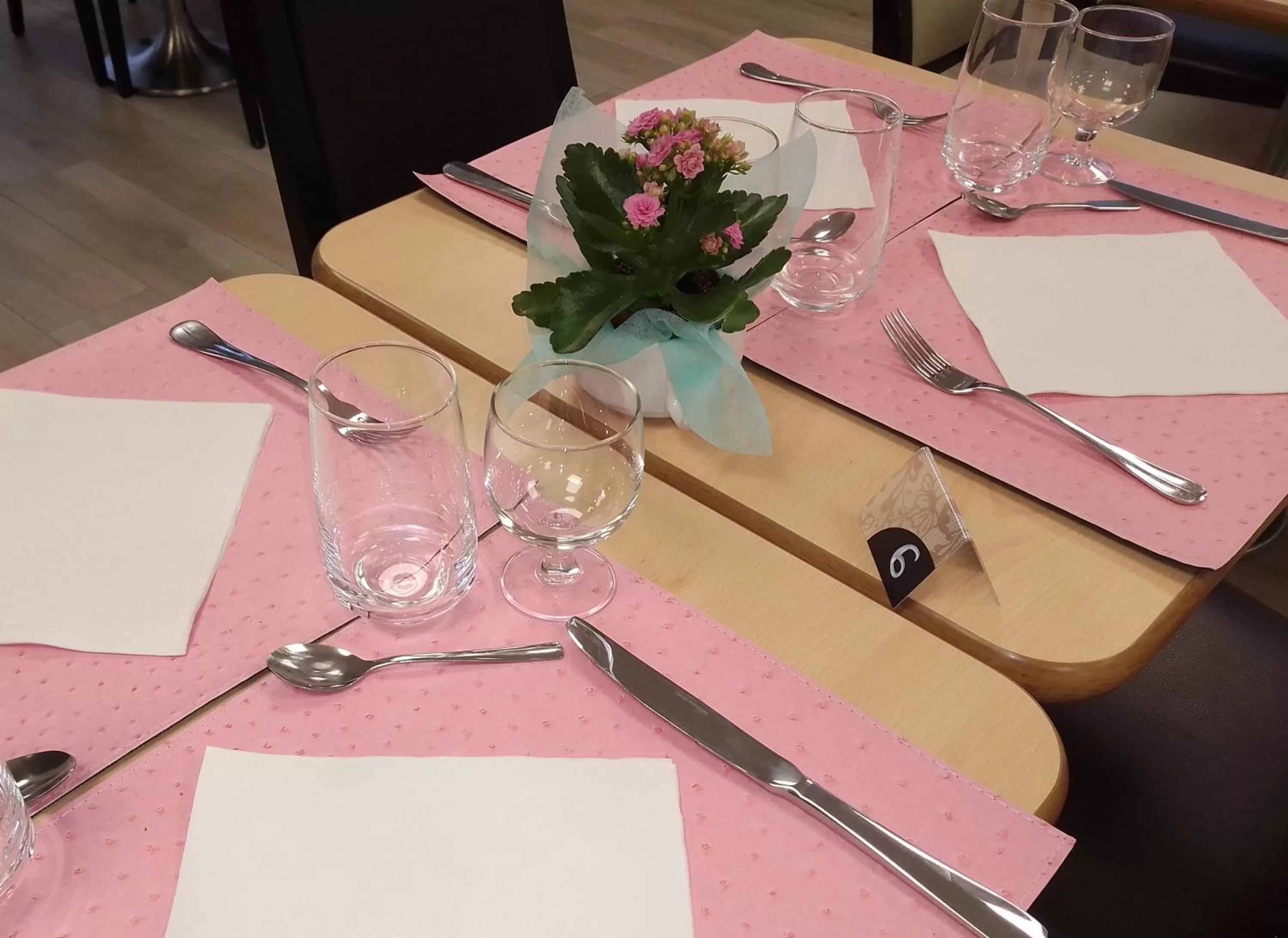 Restaurant/places to eat in Kyriad Quimper Sud