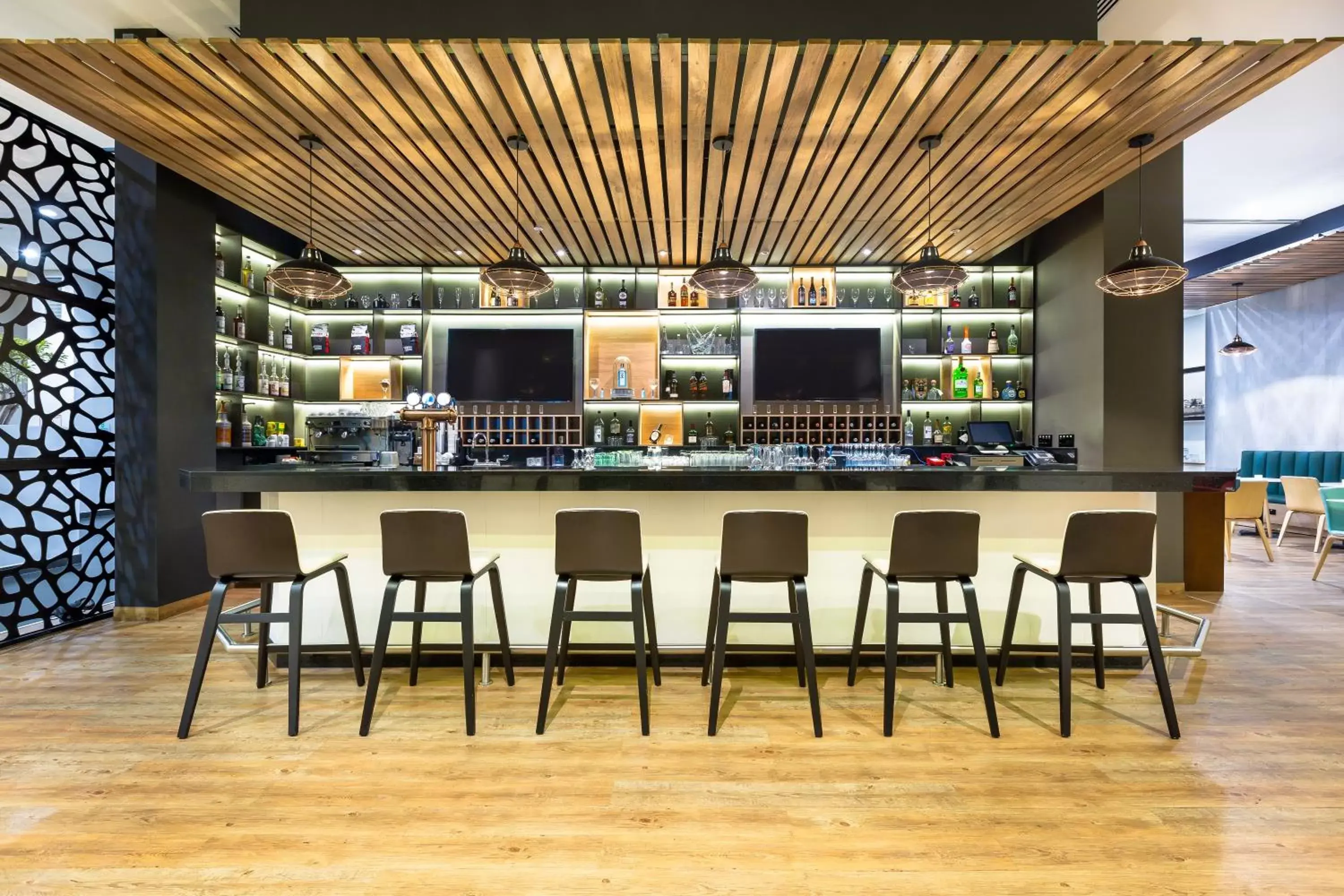 Lounge or bar in Holiday Inn Panama Distrito Financiero by IHG Lounge or bar in Holiday Inn Panama Distrito Financiero by IHG