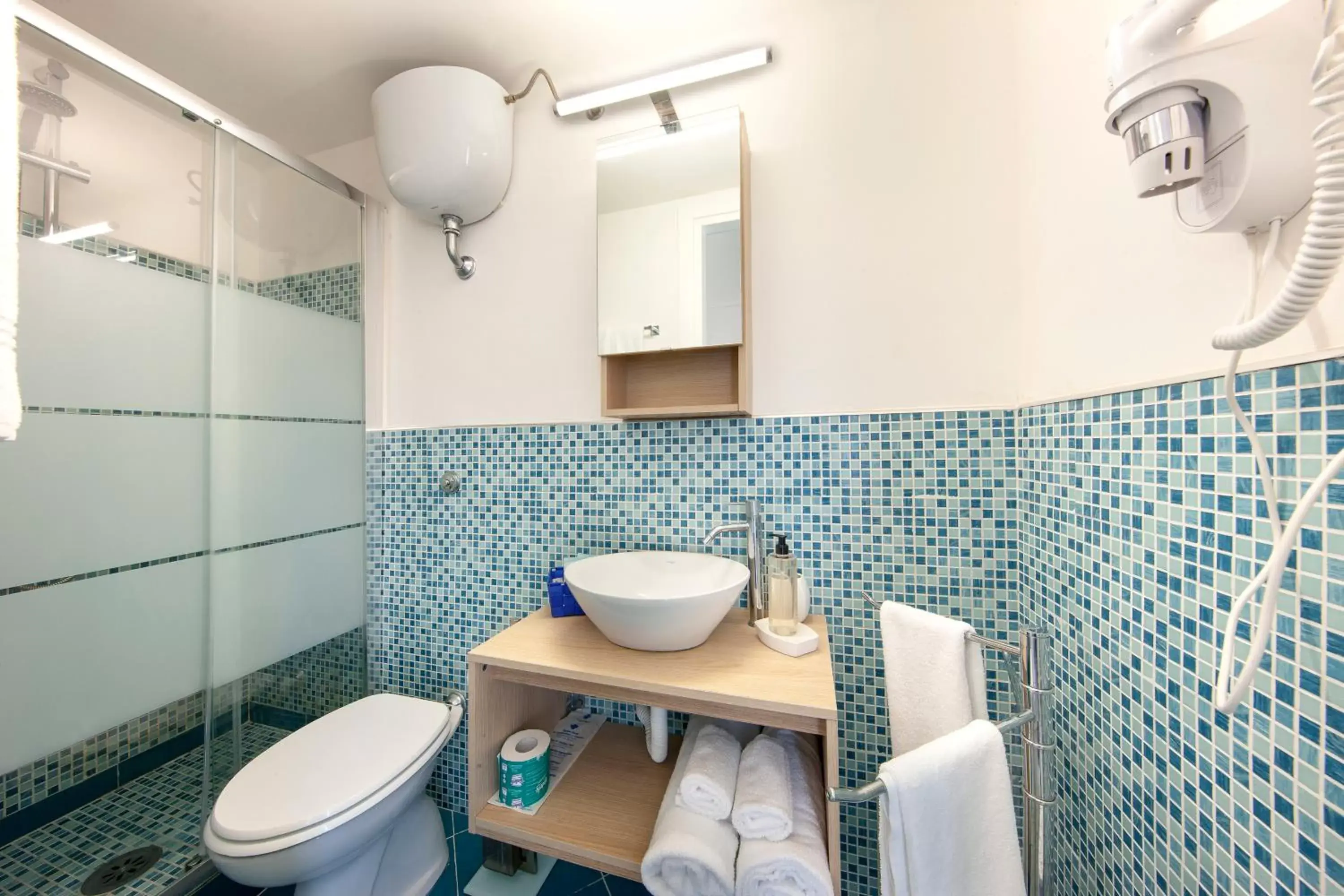 Shower, Bathroom in Relais Il Chiostro