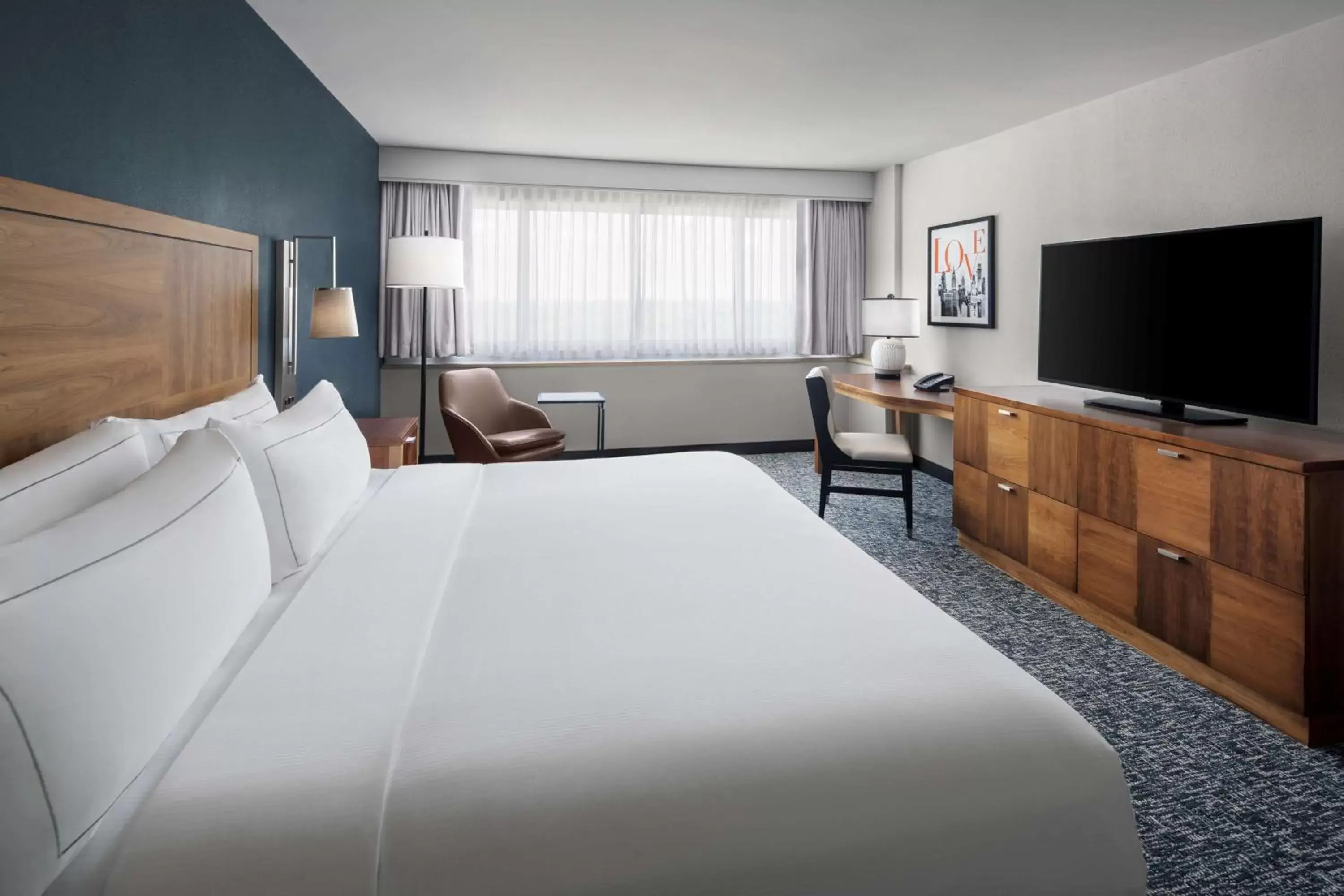 Bed in The Alloy, a DoubleTree by Hilton - Valley Forge