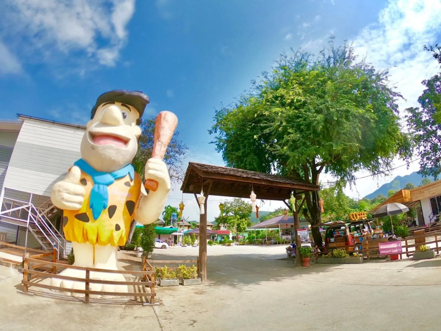 Staff, Children in Prawdao Resort