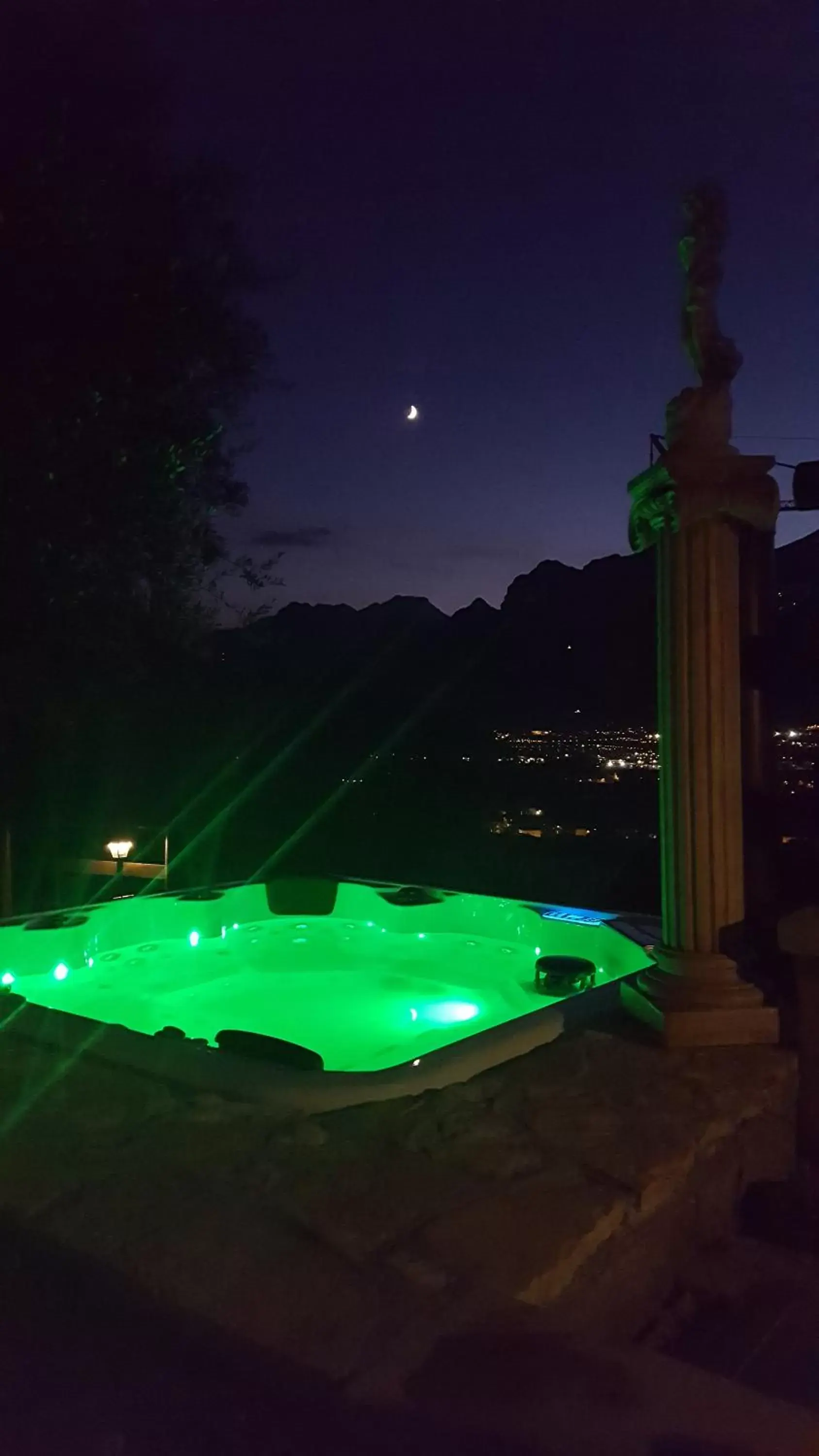 Hot Tub, Swimming Pool in La Villa