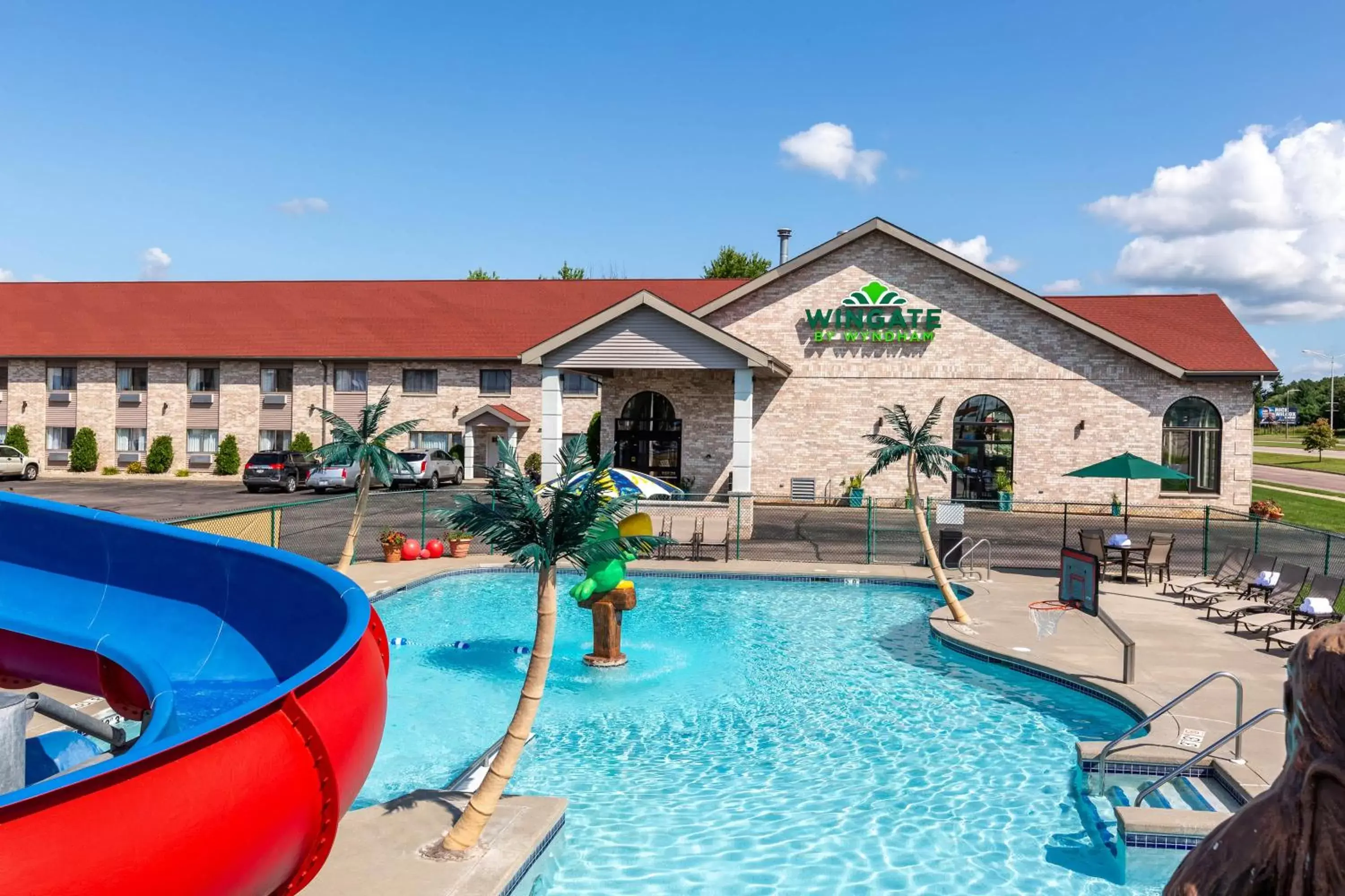 Facade/entrance, Swimming Pool in Wingate by Wyndham Wisconsin Dells Waterpark