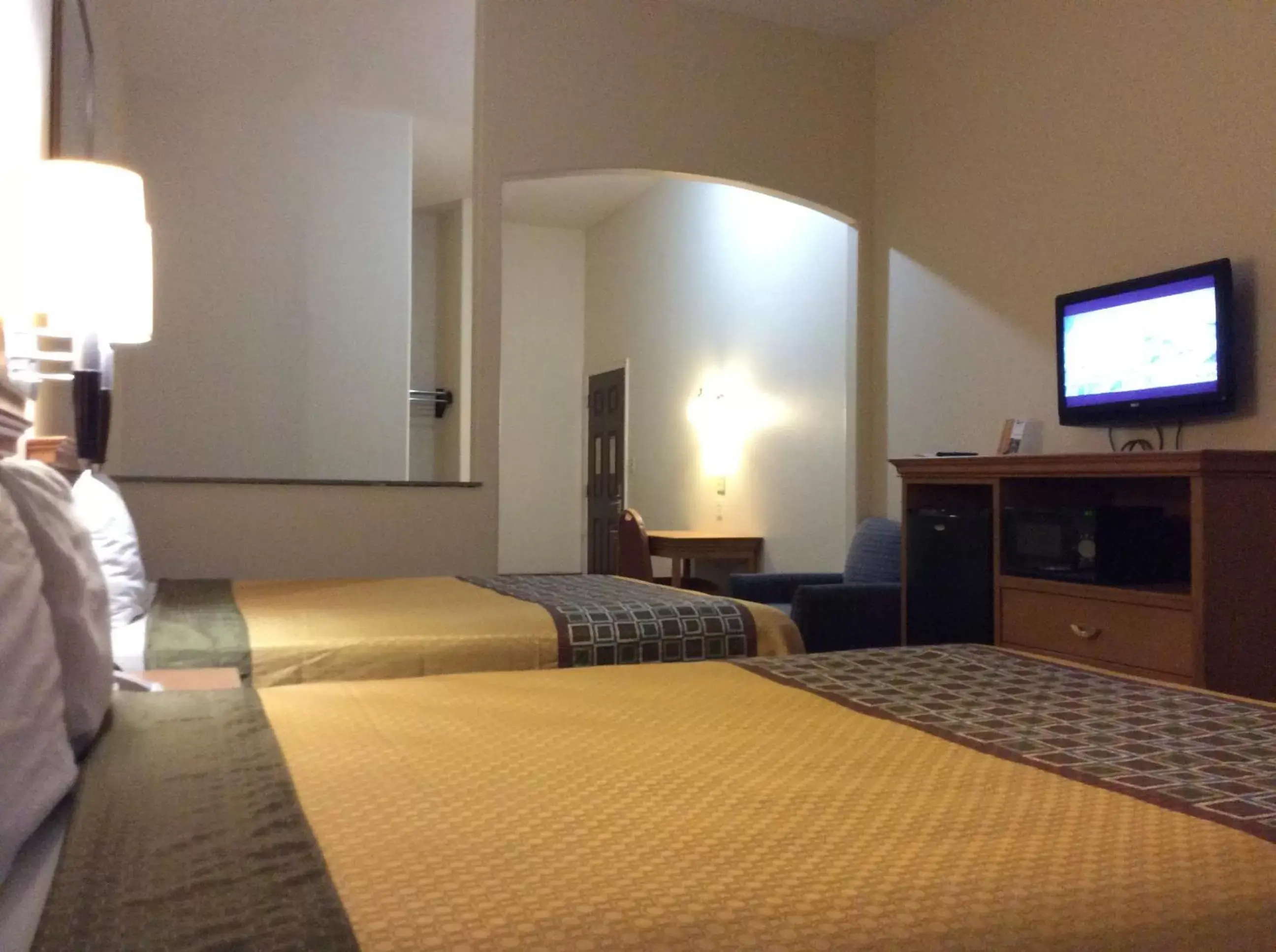 Photo of the whole room, Bed in Texas Inn - Welasco/Mercedes