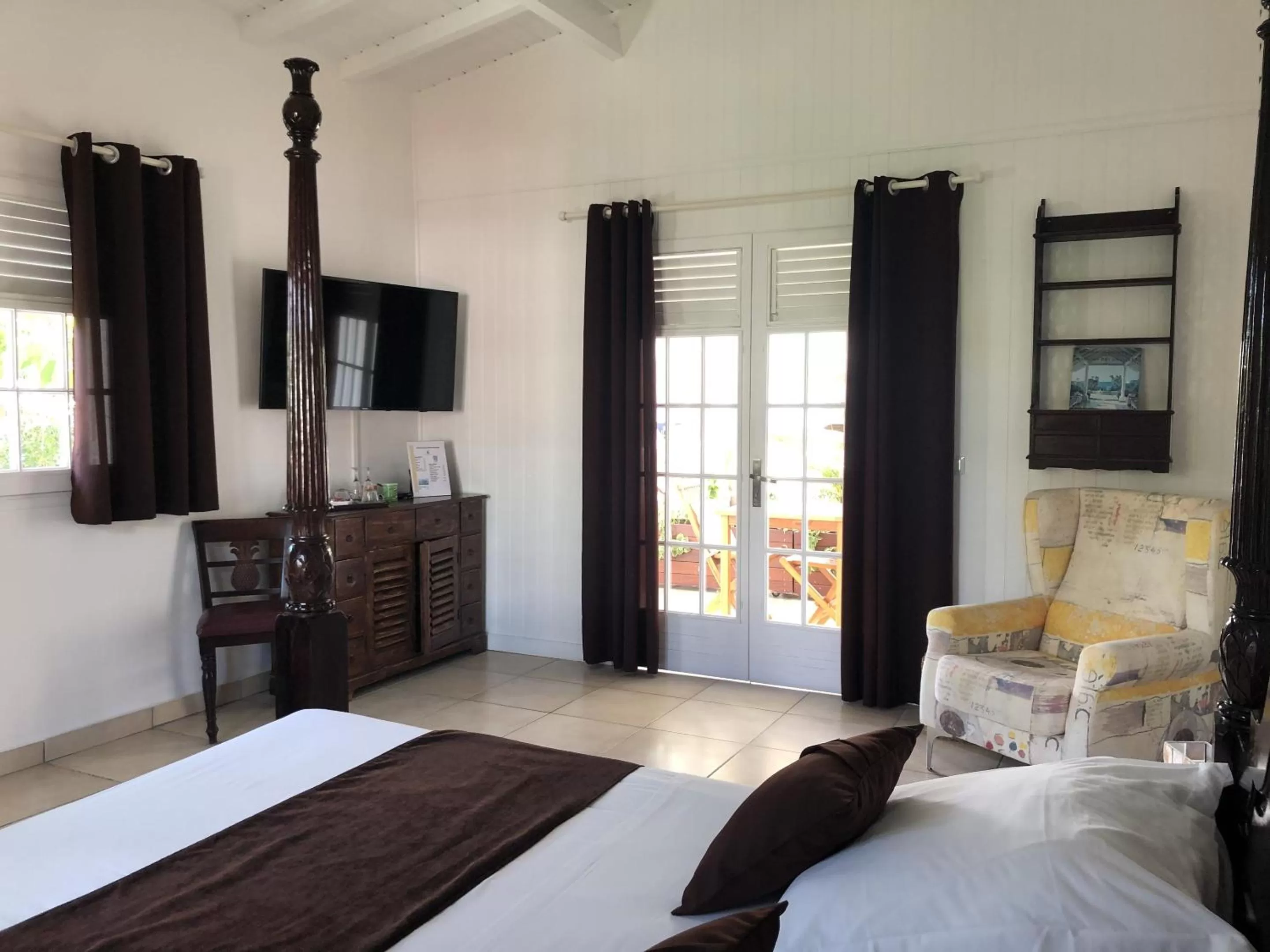 Bedroom, Bed in Chambres d'hôtes et villas chez Flo