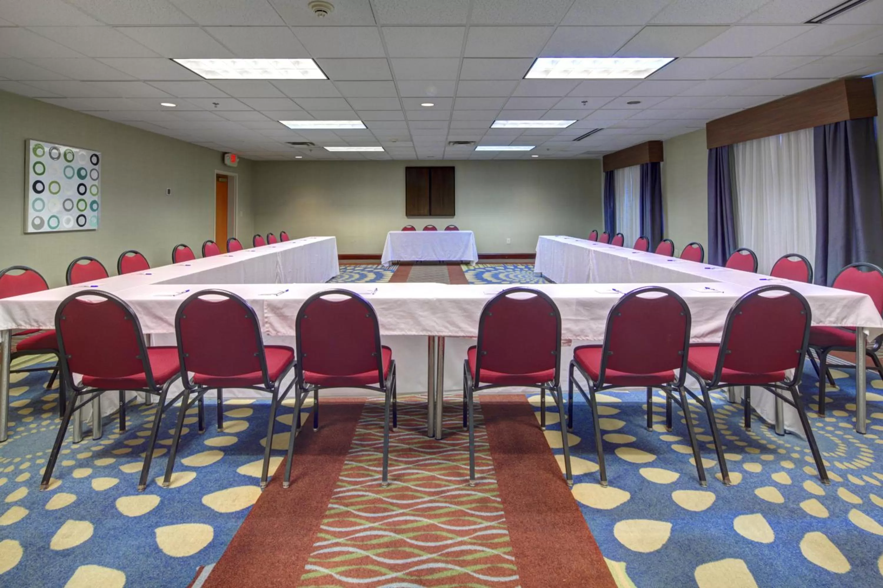Meeting/conference room in Holiday Inn Express Hotel & Suites Emporia by IHG