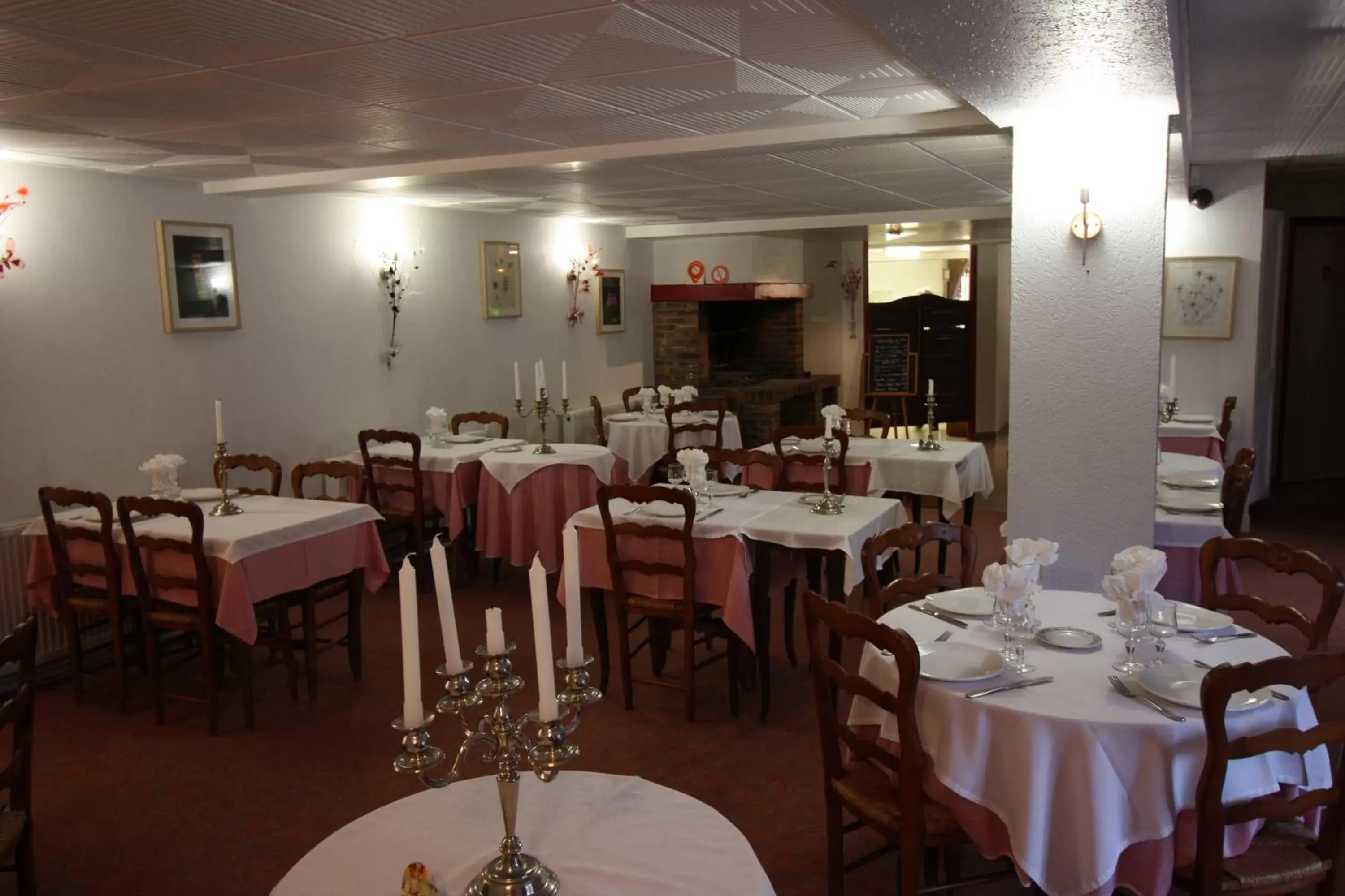 Restaurant/Places to Eat in Hotel Les Deux Sapins