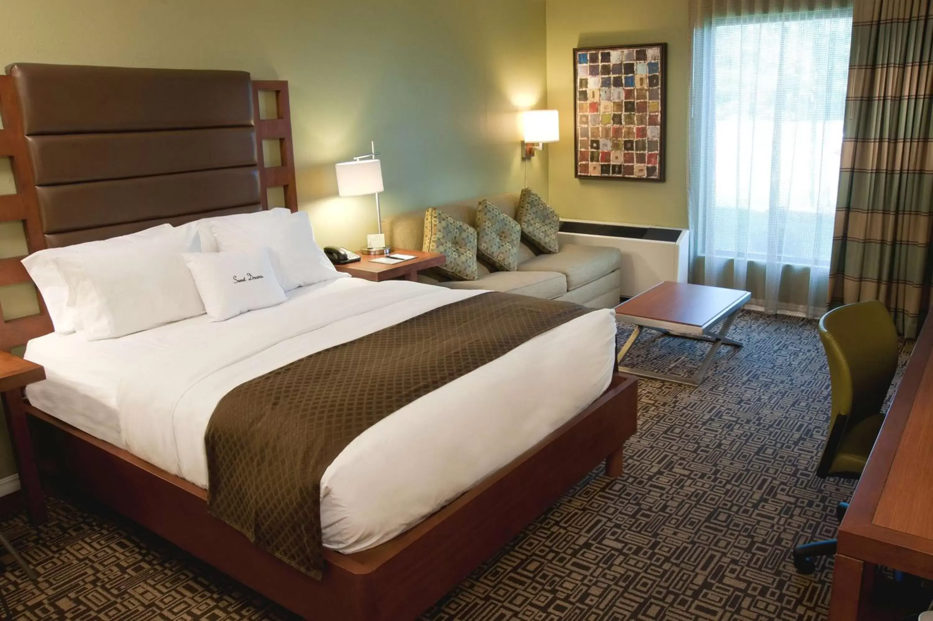 Bed in DoubleTree by Hilton Collinsville/St.Louis