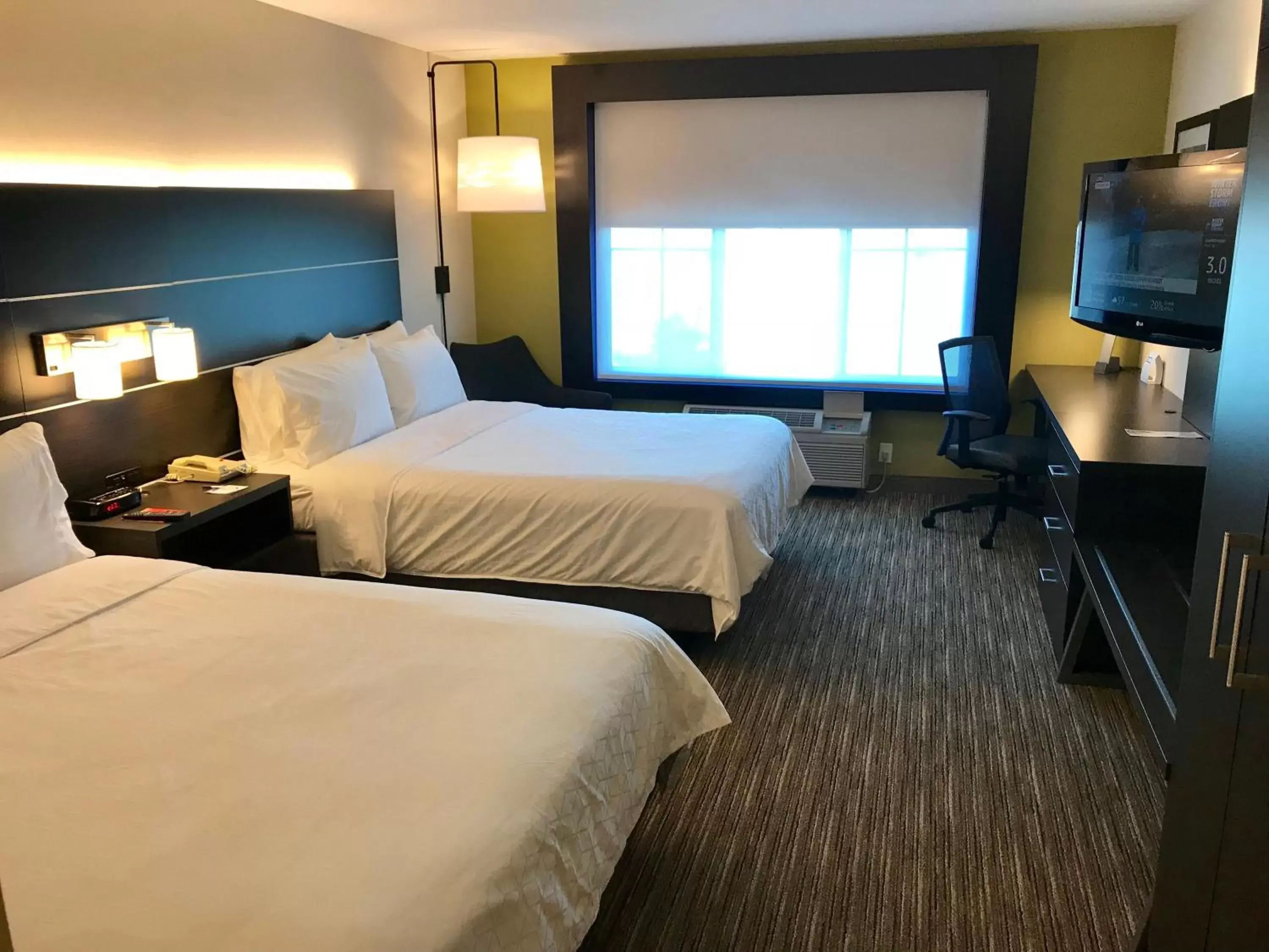 Photo of the whole room, Bed in Holiday Inn Express & Suites Tracy, an IHG Hotel