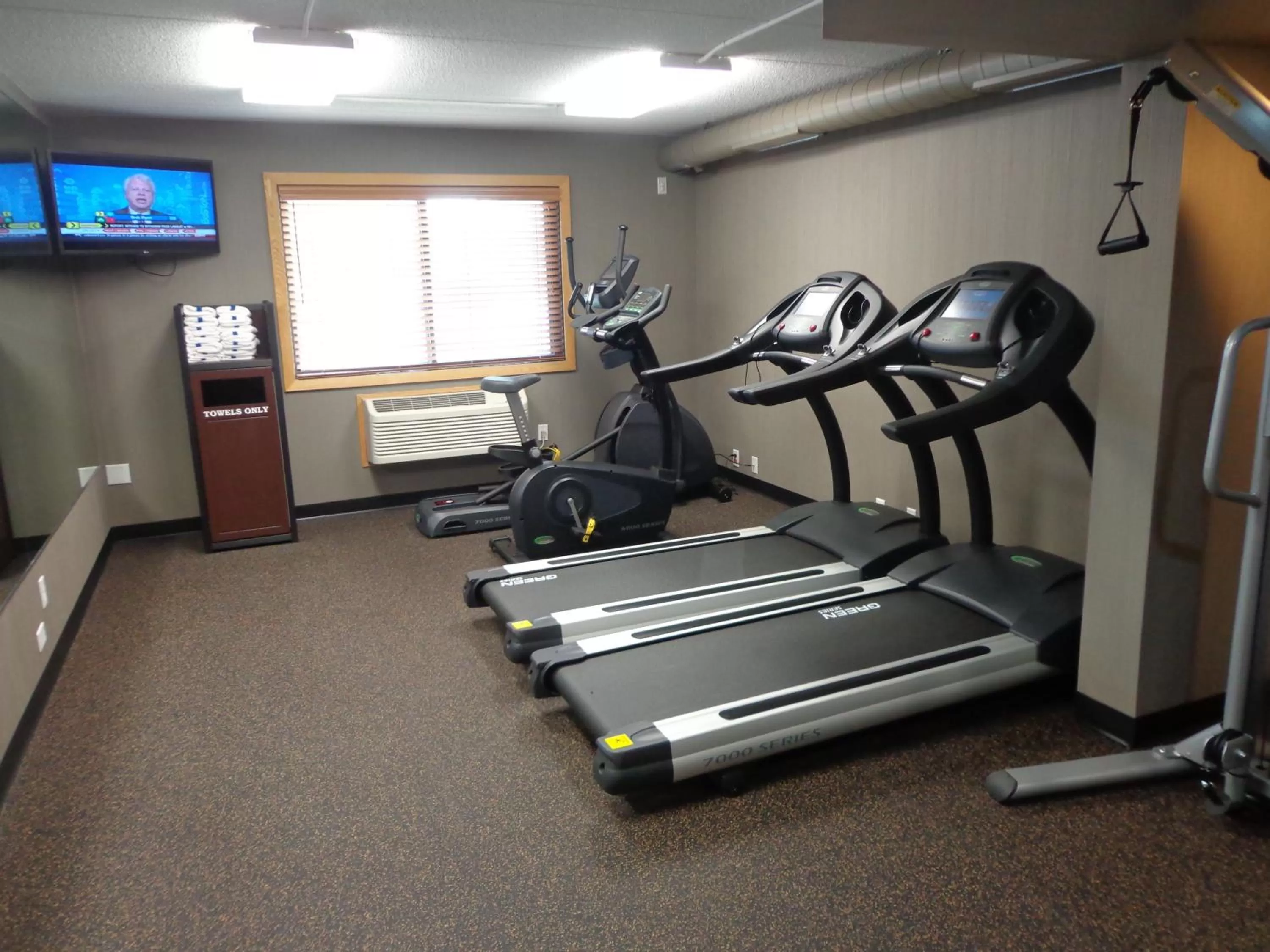 Fitness centre/facilities in AmericInn by Wyndham Grand Forks