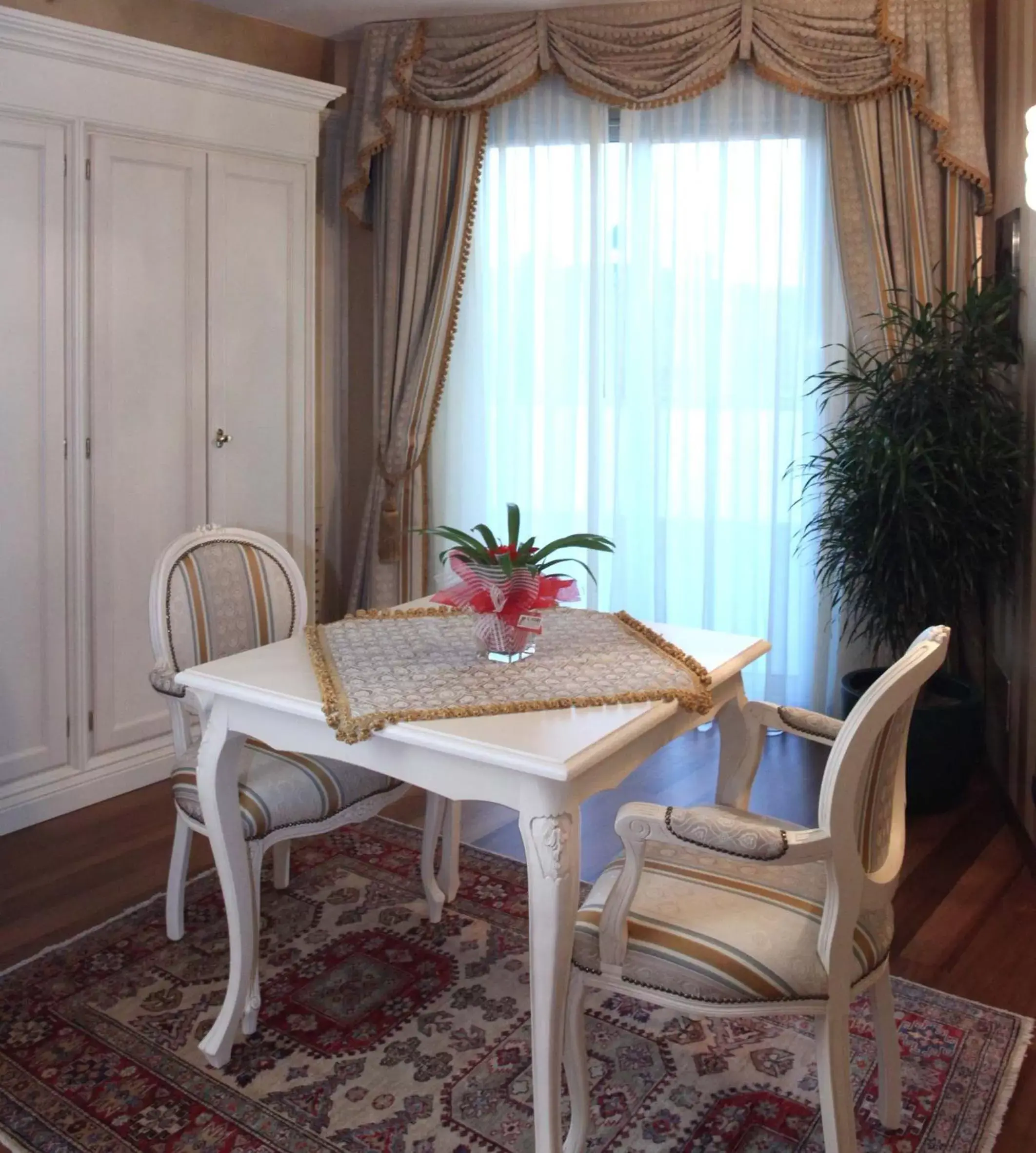 Seating area, Dining Area in Hotel Calissano